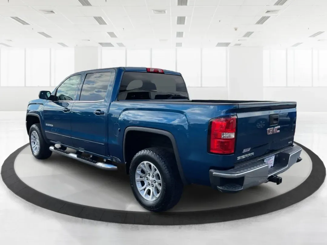 2018 GMC Sierra 1500 SLE (3GTU2MEC2JG) with an 5.3 engine, located at 1230 East Main St, Xenia, OH, 45385, (937) 908-9800, 39.688026, -83.910172 - Elevate your lifestyle with the unparalleled capability and comfort of the 2018 GMC Sierra 1500 SLE, now available at Advantage Car and Credit in Xenia, OH. This crew cab truck is not just a vehicle; it's a versatile companion for weekend adventures, family outings, and daily commutes alike. If you' - Photo#4