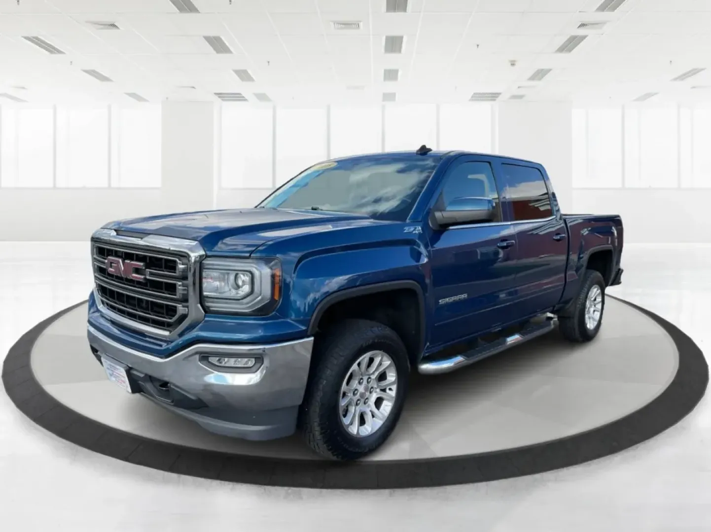 2018 GMC Sierra 1500 SLE (3GTU2MEC2JG) with an 5.3 engine, located at 1230 East Main St, Xenia, OH, 45385, (937) 908-9800, 39.688026, -83.910172 - Elevate your lifestyle with the unparalleled capability and comfort of the 2018 GMC Sierra 1500 SLE, now available at Advantage Car and Credit in Xenia, OH. This crew cab truck is not just a vehicle; it's a versatile companion for weekend adventures, family outings, and daily commutes alike. If you' - Photo#8