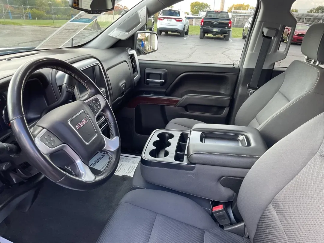 2018 GMC Sierra 1500 SLE (3GTU2MEC2JG) with an 5.3 engine, located at 1230 East Main St, Xenia, OH, 45385, (937) 908-9800, 39.688026, -83.910172 - Elevate your lifestyle with the unparalleled capability and comfort of the 2018 GMC Sierra 1500 SLE, now available at Advantage Car and Credit in Xenia, OH. This crew cab truck is not just a vehicle; it's a versatile companion for weekend adventures, family outings, and daily commutes alike. If you' - Photo#9