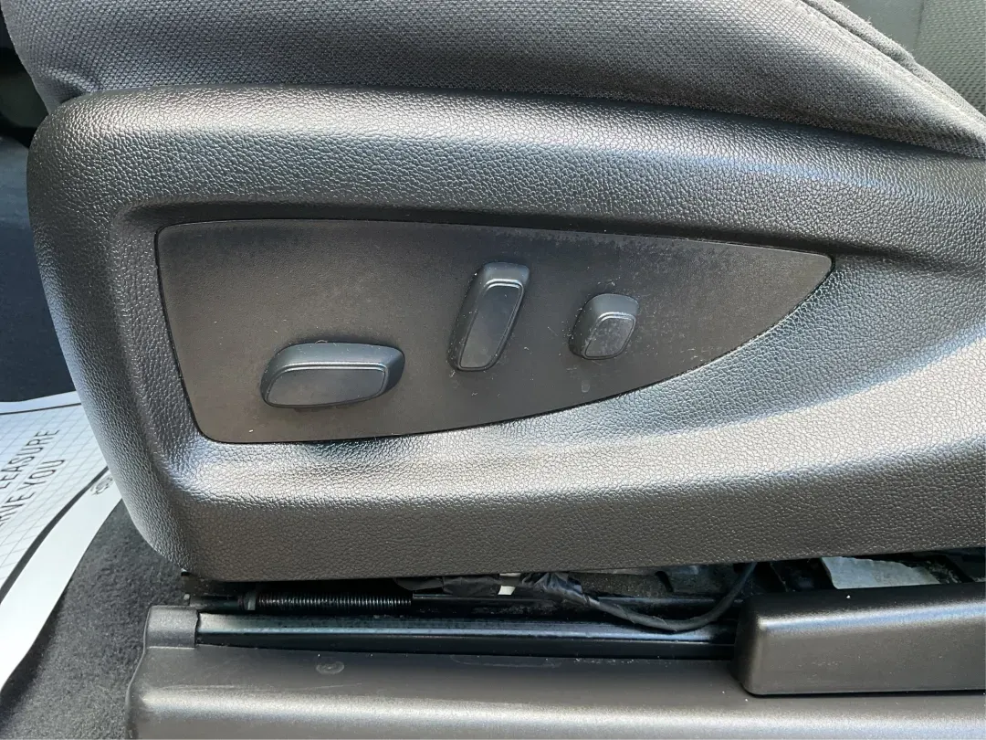 2018 GMC Sierra 1500 SLE (3GTU2MEC2JG) with an 5.3 engine, located at 1230 East Main St, Xenia, OH, 45385, (937) 908-9800, 39.688026, -83.910172 - Elevate your lifestyle with the unparalleled capability and comfort of the 2018 GMC Sierra 1500 SLE, now available at Advantage Car and Credit in Xenia, OH. This crew cab truck is not just a vehicle; it's a versatile companion for weekend adventures, family outings, and daily commutes alike. If you' - Photo#17