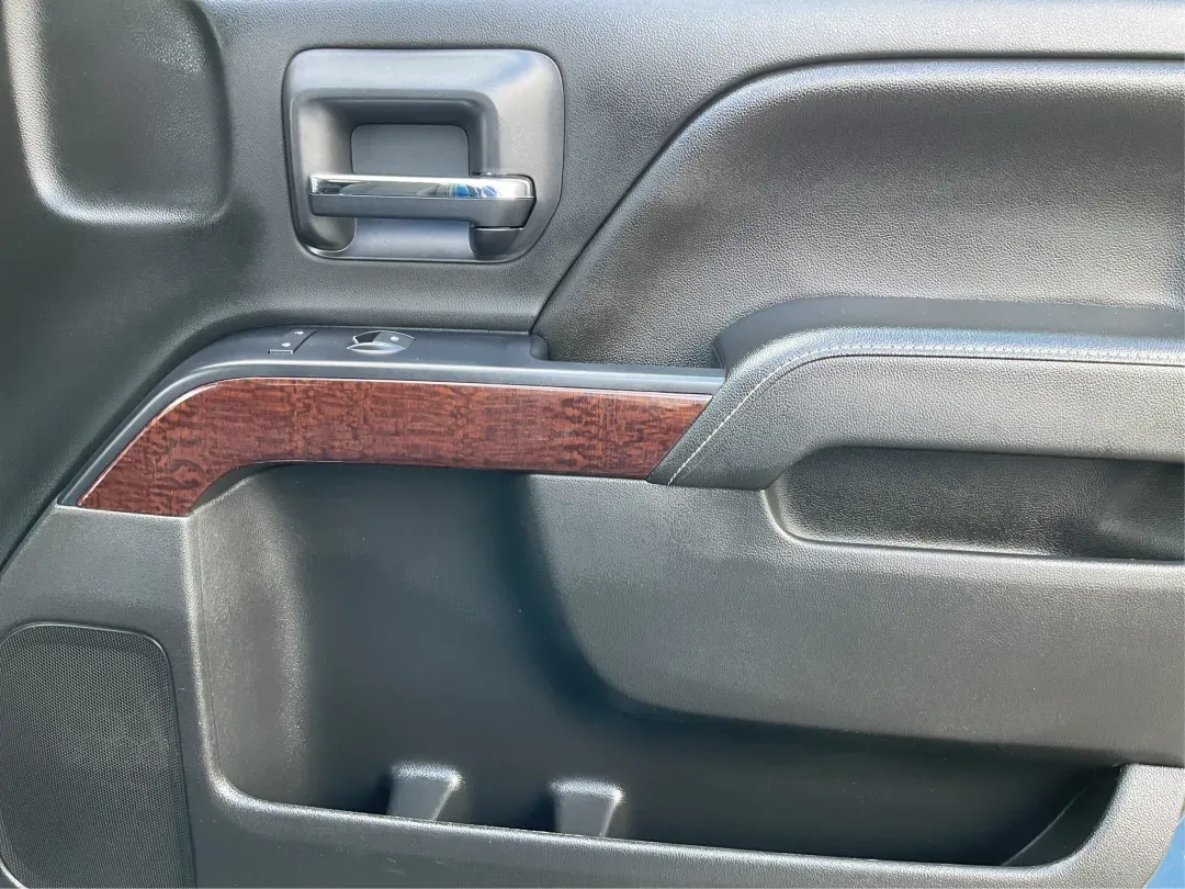 2018 GMC Sierra 1500 SLE (3GTU2MEC2JG) with an 5.3 engine, located at 1230 East Main St, Xenia, OH, 45385, (937) 908-9800, 39.688026, -83.910172 - Elevate your lifestyle with the unparalleled capability and comfort of the 2018 GMC Sierra 1500 SLE, now available at Advantage Car and Credit in Xenia, OH. This crew cab truck is not just a vehicle; it's a versatile companion for weekend adventures, family outings, and daily commutes alike. If you' - Photo#19