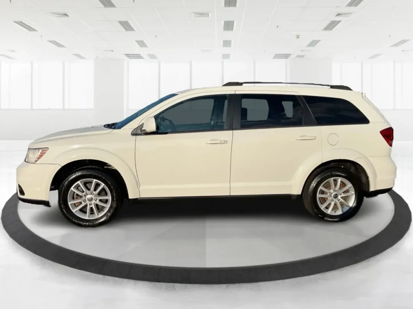 2014 Dodge Journey SXT (3C4PDCBG0ET) with an 3.6L V6 DOHC 24V engine, 6-Speed Automatic transmission, located at 8750 N County Rd 25A, Piqua, OH, 45356, (937) 908-9800, 40.164391, -84.232513 - Are you looking for the perfect blend of comfort, versatility, and reliability for your family adventures? Look no further than the 2014 Dodge Journey SXT, available now at Advantage Car and Credit in Troy, OH. This well-equipped SUV is ideal for growing families, weekend road trips, or anyone who n - Photo#5