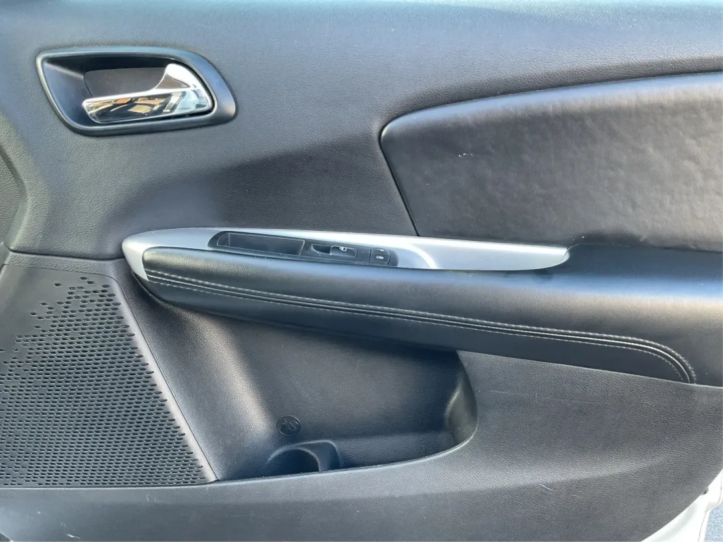 2014 Dodge Journey SXT (3C4PDCBG0ET) with an 3.6L V6 DOHC 24V engine, 6-Speed Automatic transmission, located at 8750 N County Rd 25A, Piqua, OH, 45356, (937) 908-9800, 40.164391, -84.232513 - Are you looking for the perfect blend of comfort, versatility, and reliability for your family adventures? Look no further than the 2014 Dodge Journey SXT, available now at Advantage Car and Credit in Troy, OH. This well-equipped SUV is ideal for growing families, weekend road trips, or anyone who n - Photo#19