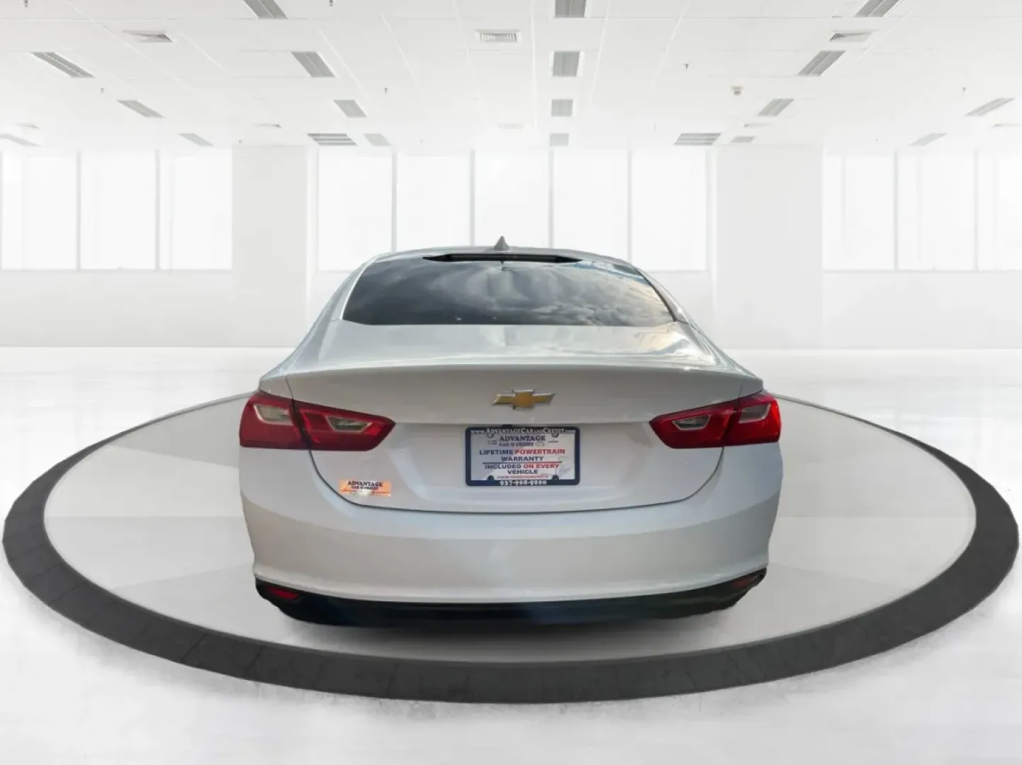 2017 Chevrolet Malibu 1LT (1G1ZE5ST4HF) with an 1.5L I-4 gasoline direct injection engine, located at 1184 Kauffman Ave, Fairborn, OH, 45324, (937) 908-9800, 39.807072, -84.030914 - ### Drive Your Dreams with This 2017 Chevrolet Malibu Perfect for Modern Living!<br /> <br /> Are you in search of a reliable sedan that balances comfort, efficiency, and style? Look no further than this stunning 2017 Chevrolet Malibu 1LT, available now at Advantage Car and Credit in Fairborn, OH. - Photo#3