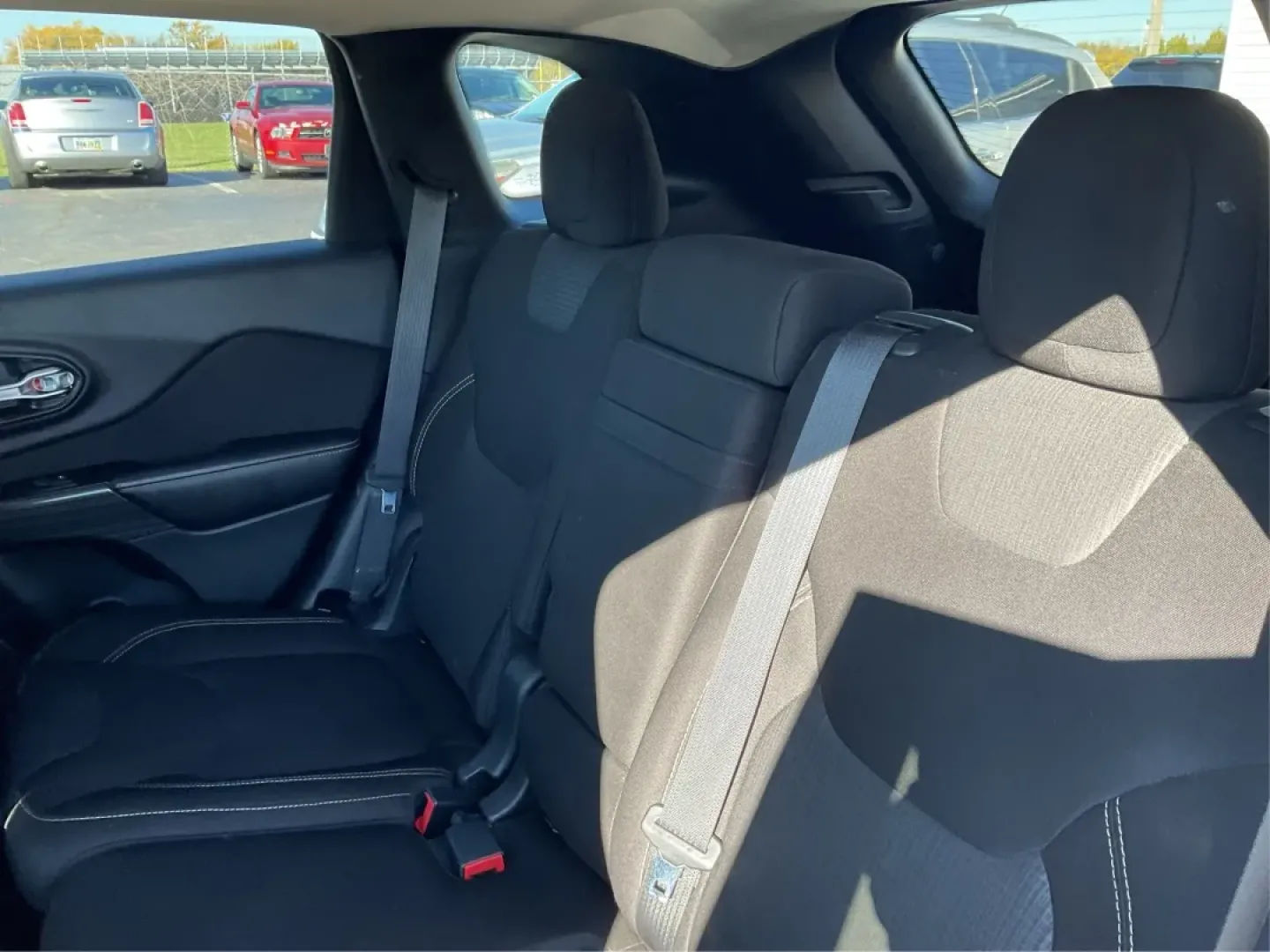 2015 Jeep Cherokee Latitude (1C4PJMCS5FW) with an Other engine, located at 4508 South Dixie Dr, Moraine, OH, 45439, (937) 908-9800, 39.689976, -84.218452 - **Adventure Awaits with the 2015 Jeep Cherokee Latitude at Advantage Car and Credit Moraine**<br /> <br /> Are you ready to elevate your lifestyle with a rugged yet refined vehicle? Whether you're commuting through the bustling streets of Moraine or embarking on a weekend adventure to nearby attrac - Photo#10