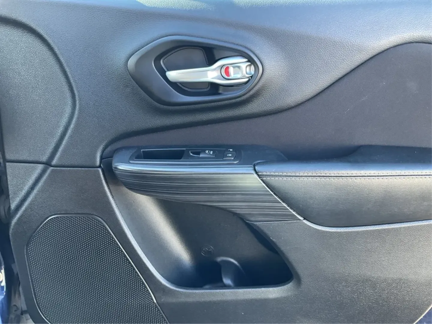 2015 Jeep Cherokee Latitude (1C4PJMCS5FW) with an Other engine, located at 4508 South Dixie Dr, Moraine, OH, 45439, (937) 908-9800, 39.689976, -84.218452 - **Adventure Awaits with the 2015 Jeep Cherokee Latitude at Advantage Car and Credit Moraine**<br /> <br /> Are you ready to elevate your lifestyle with a rugged yet refined vehicle? Whether you're commuting through the bustling streets of Moraine or embarking on a weekend adventure to nearby attrac - Photo#19