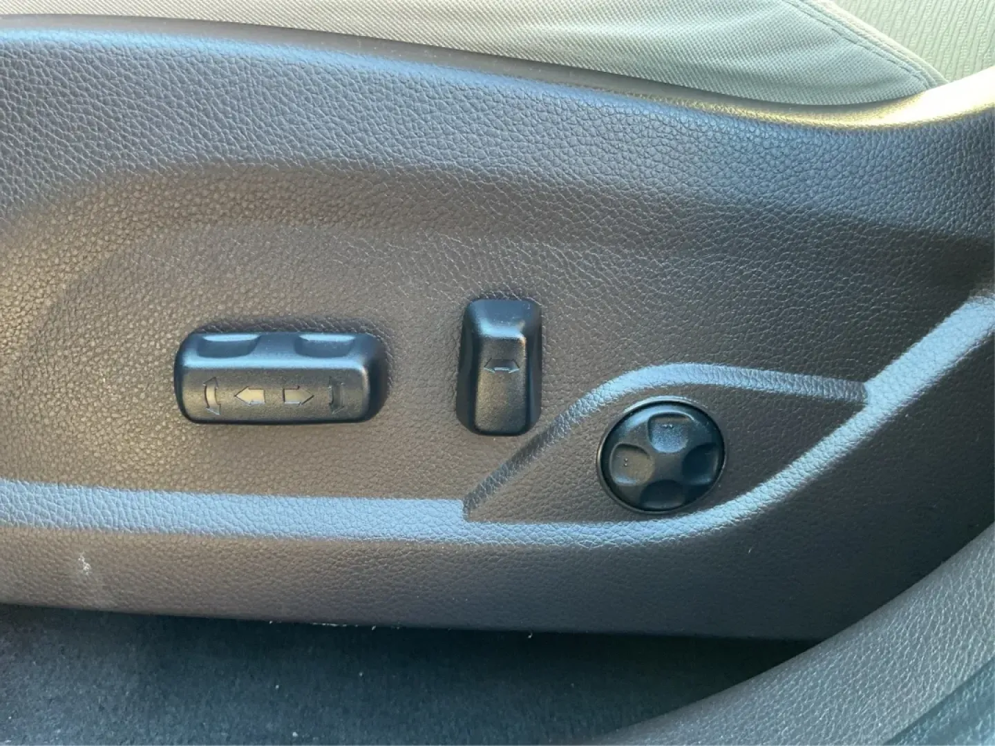 2013 Hyundai Santa Fe Sport (5XYZU3LB9DG) with an Theta II 2.4L I-4 gasoline direct injection engine, located at 880 E. National Road, Vandalia, OH, 45377, (937) 908-9800, 39.891918, -84.183594 - **Experience Freedom and Adventure in This 2013 Hyundai Santa Fe Sport!** <br /> <br /> Are you ready to take your family on unforgettable road trips or tackle your daily commute with confidence? The 2013 Hyundai Santa Fe Sport, available at Advantage Car and Credit in Vandalia, OH, is the perfect - Photo#17