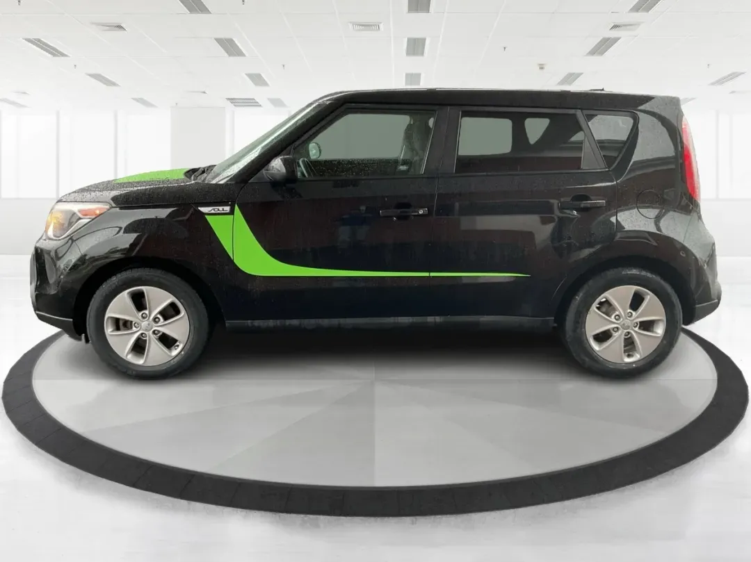2016 Kia Soul Base (KNDJN2A25G7) with an 1.6L L4 DOHC 16V engine, 6A transmission, located at 1951 S Dayton Lakeview Rd., New Carlisle, OH, 45344, (937) 908-9800, 39.890999, -84.050255 - **Unleash Your Adventures with the 2016 Kia Soul at Advantage Car and Credit - Riverside!**<br /> <br /> Are you ready to elevate your daily commutes and weekend getaways? The 2016 Kia Soul is the perfect vehicle for those seeking a blend of style, comfort, and practicality. With its spacious interi - Photo#5