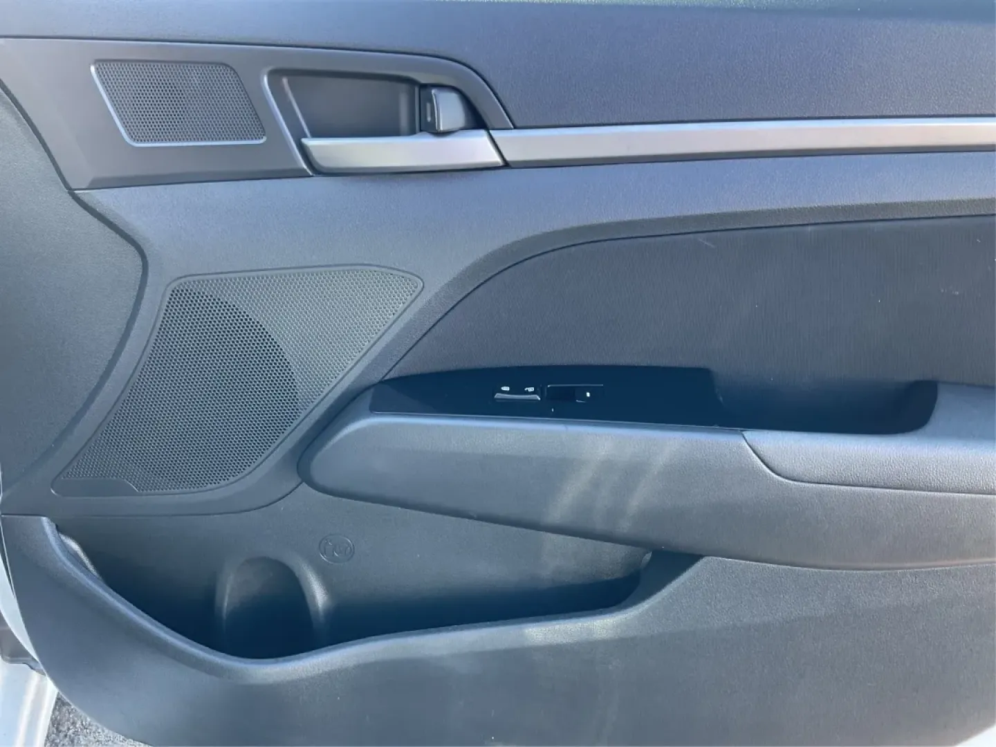 2018 Hyundai Elantra SEL (5NPD84LF6JH) with an Nu 2L I-4 DOHC engine, located at 8750 N County Rd 25A, Piqua, OH, 45356, (937) 908-9800, 40.164391, -84.232513 - **Elevate Your Daily Drive with the 2018 Hyundai Elantra SEL Perfect for Commuters and Families Alike!**<br /> <br /> Are you searching for a reliable and stylish vehicle that fits into your busy lifestyle? At Advantage Car and Credit - Piqua, we understand that finding the right car can be challen - Photo#18