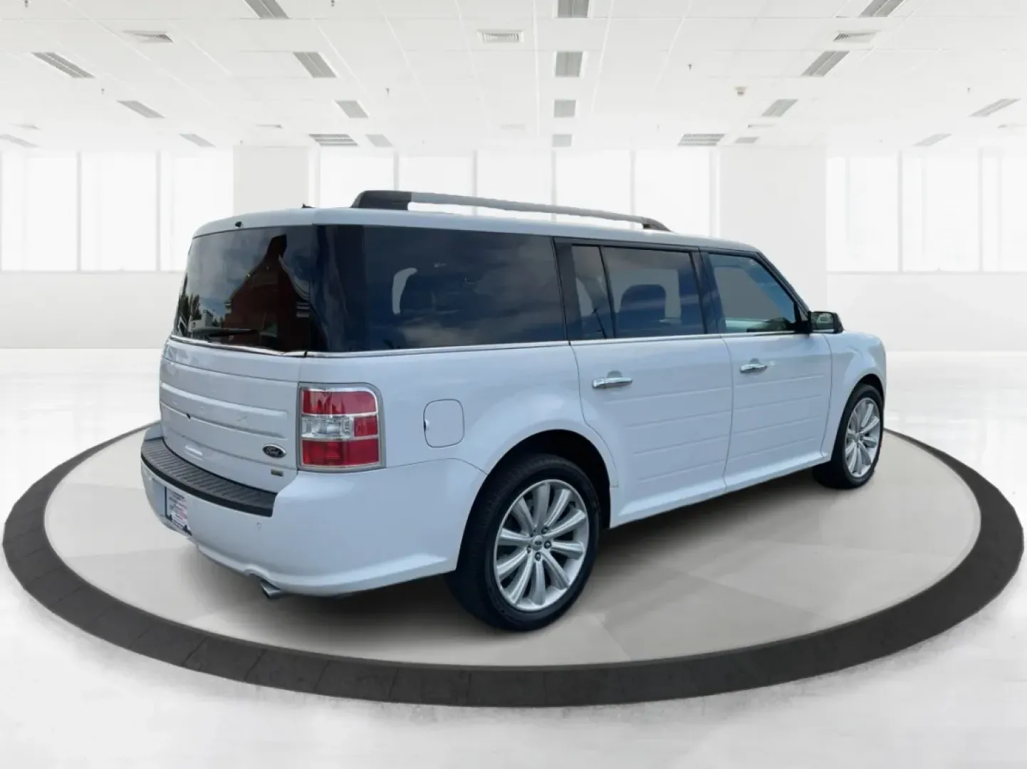 2015 Ford Flex SEL (2FMHK6C89FB) with an 3.5L V-6 DOHC engine, located at 4508 South Dixie Dr, Moraine, OH, 45439, (937) 908-9800, 39.689976, -84.218452 - **Embrace Adventures with the 2015 Ford Flex SEL at Advantage Car and Credit - Moraine!**<br /> <br /> Are you ready to elevate your lifestyle? The 2015 Ford Flex SEL is the perfect blend of comfort, versatility, and style, making it ideal for families and adventurers alike. Whether you're navigatin - Photo#2