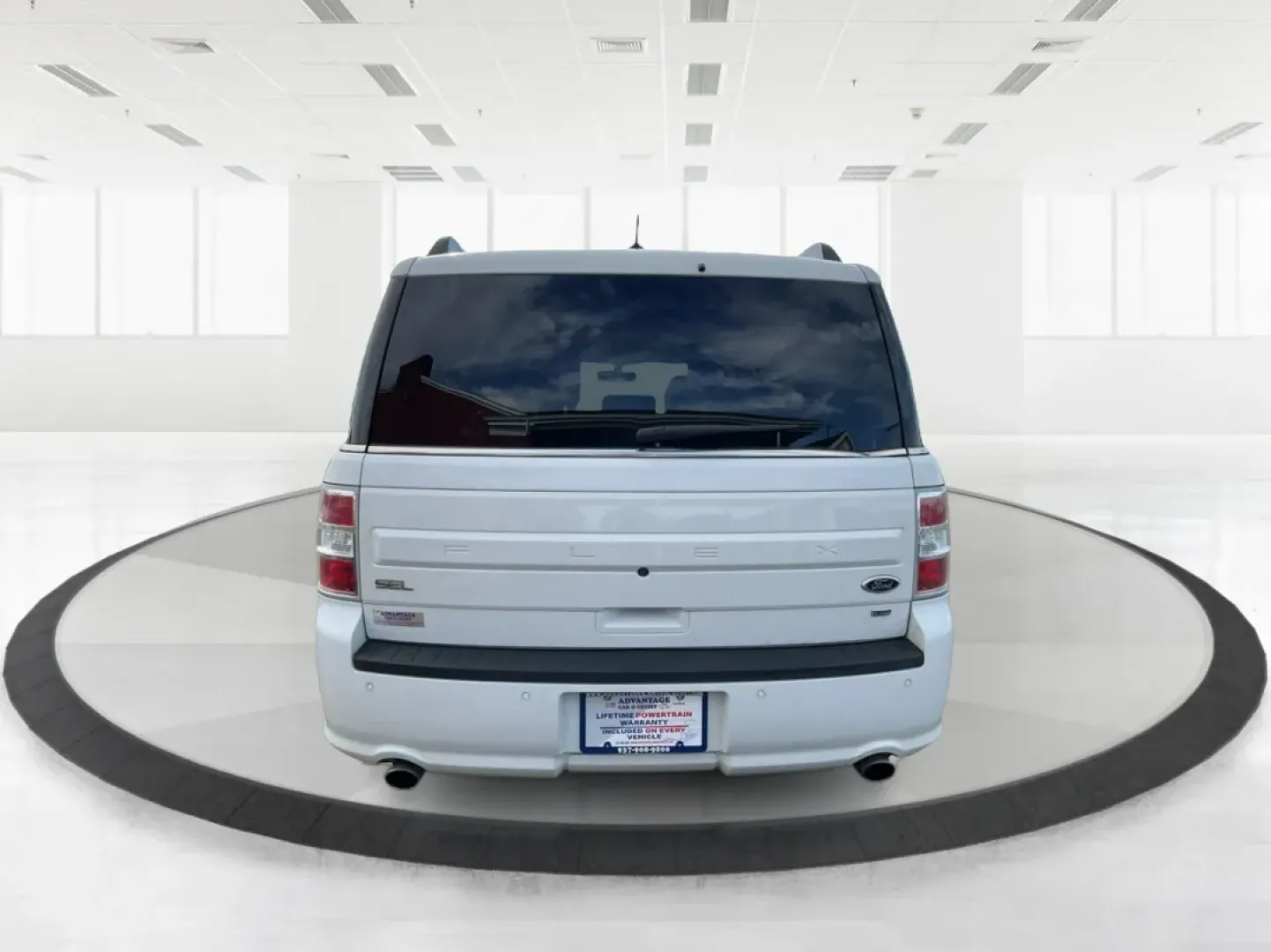 2015 Ford Flex SEL (2FMHK6C89FB) with an 3.5L V-6 DOHC engine, located at 4508 South Dixie Dr, Moraine, OH, 45439, (937) 908-9800, 39.689976, -84.218452 - **Embrace Adventures with the 2015 Ford Flex SEL at Advantage Car and Credit - Moraine!**<br /> <br /> Are you ready to elevate your lifestyle? The 2015 Ford Flex SEL is the perfect blend of comfort, versatility, and style, making it ideal for families and adventurers alike. Whether you're navigatin - Photo#3