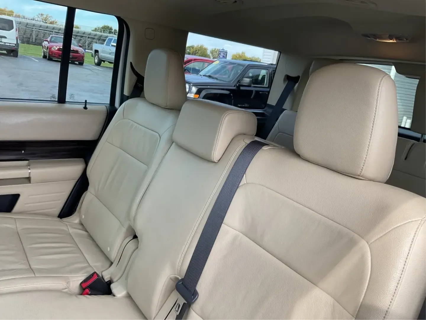 2015 Ford Flex SEL (2FMHK6C89FB) with an 3.5L V-6 DOHC engine, located at 4508 South Dixie Dr, Moraine, OH, 45439, (937) 908-9800, 39.689976, -84.218452 - **Embrace Adventures with the 2015 Ford Flex SEL at Advantage Car and Credit - Moraine!**<br /> <br /> Are you ready to elevate your lifestyle? The 2015 Ford Flex SEL is the perfect blend of comfort, versatility, and style, making it ideal for families and adventurers alike. Whether you're navigatin - Photo#10