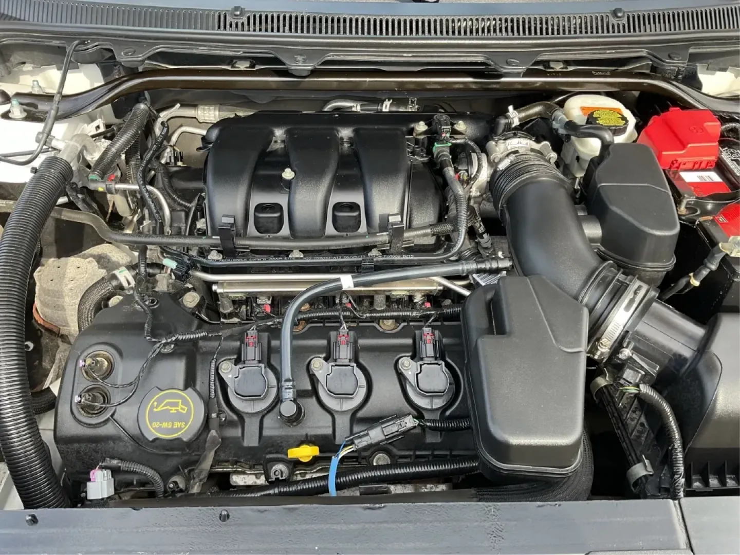 2015 Ford Flex SEL (2FMHK6C89FB) with an 3.5L V-6 DOHC engine, located at 4508 South Dixie Dr, Moraine, OH, 45439, (937) 908-9800, 39.689976, -84.218452 - **Embrace Adventures with the 2015 Ford Flex SEL at Advantage Car and Credit - Moraine!**<br /> <br /> Are you ready to elevate your lifestyle? The 2015 Ford Flex SEL is the perfect blend of comfort, versatility, and style, making it ideal for families and adventurers alike. Whether you're navigatin - Photo#11