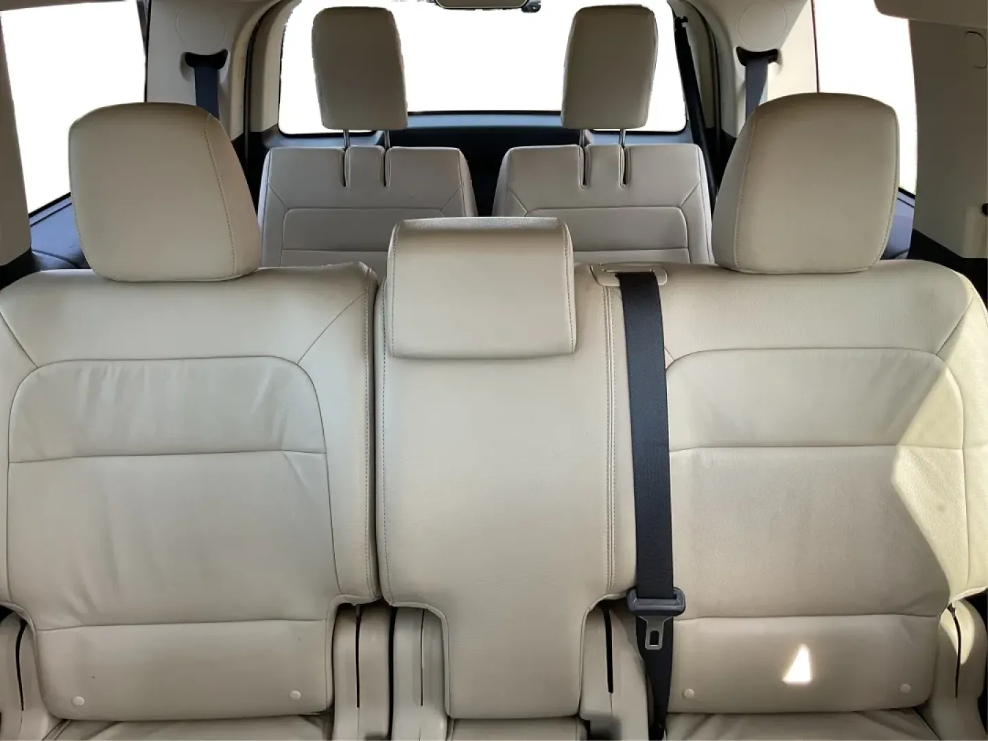 2015 Ford Flex SEL (2FMHK6C89FB) with an 3.5L V-6 DOHC engine, located at 4508 South Dixie Dr, Moraine, OH, 45439, (937) 908-9800, 39.689976, -84.218452 - **Embrace Adventures with the 2015 Ford Flex SEL at Advantage Car and Credit - Moraine!**<br /> <br /> Are you ready to elevate your lifestyle? The 2015 Ford Flex SEL is the perfect blend of comfort, versatility, and style, making it ideal for families and adventurers alike. Whether you're navigatin - Photo#14