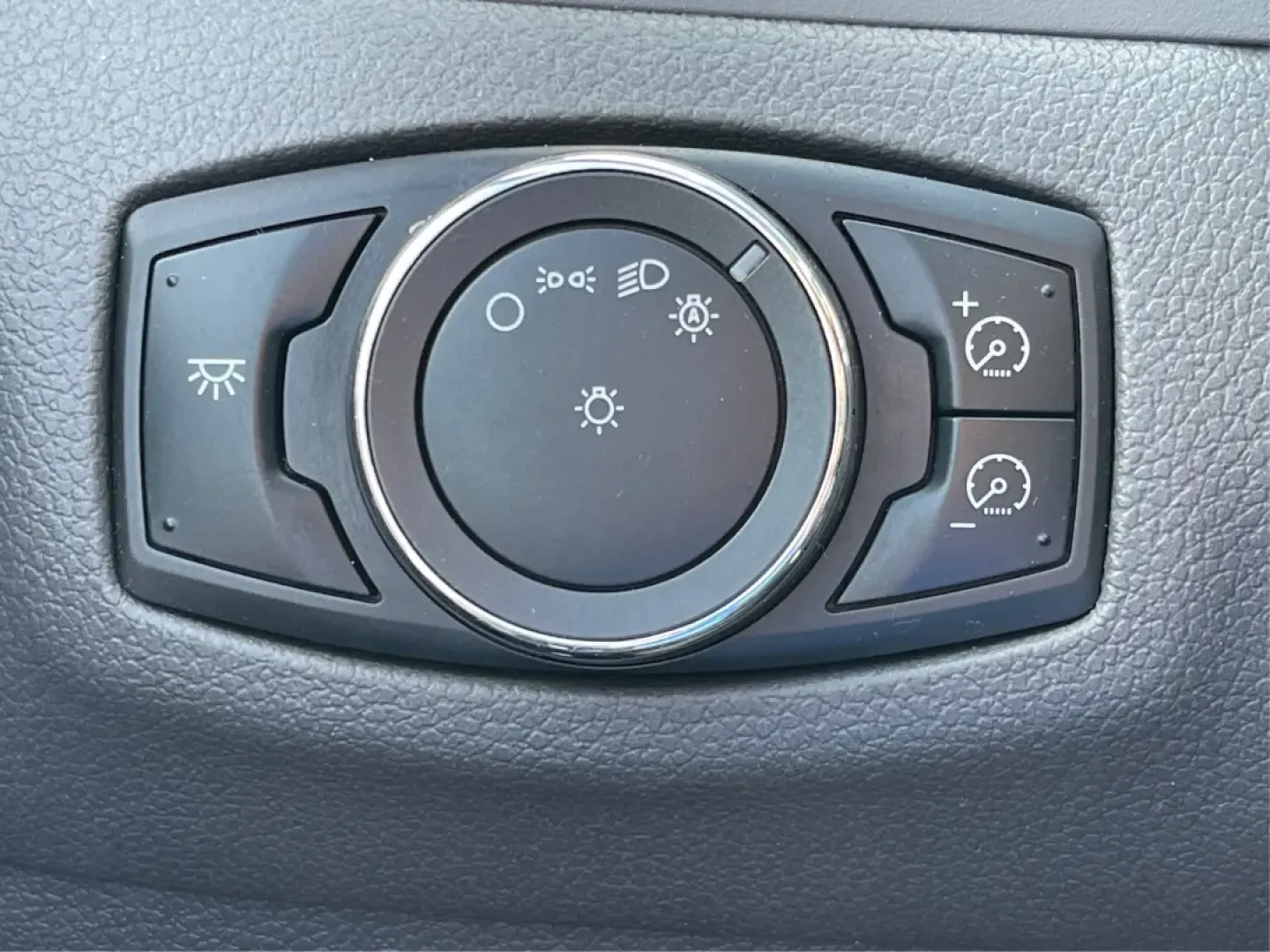 2013 Ford Edge Limited (2FMDK4KC5DB) with an 3.5L V-6 DOHC engine, located at 4508 South Dixie Dr, Moraine, OH, 45439, (937) 908-9800, 39.689976, -84.218452 - **Elevate Your Lifestyle with the 2013 Ford Edge Limited at Advantage Car and Credit - Moraine!**<br /> <br /> Are you searching for the perfect SUV that effortlessly blends comfort, functionality, and style? Look no further than the 2013 Ford Edge Limited, available now at Advantage Car and Credit - Photo#17