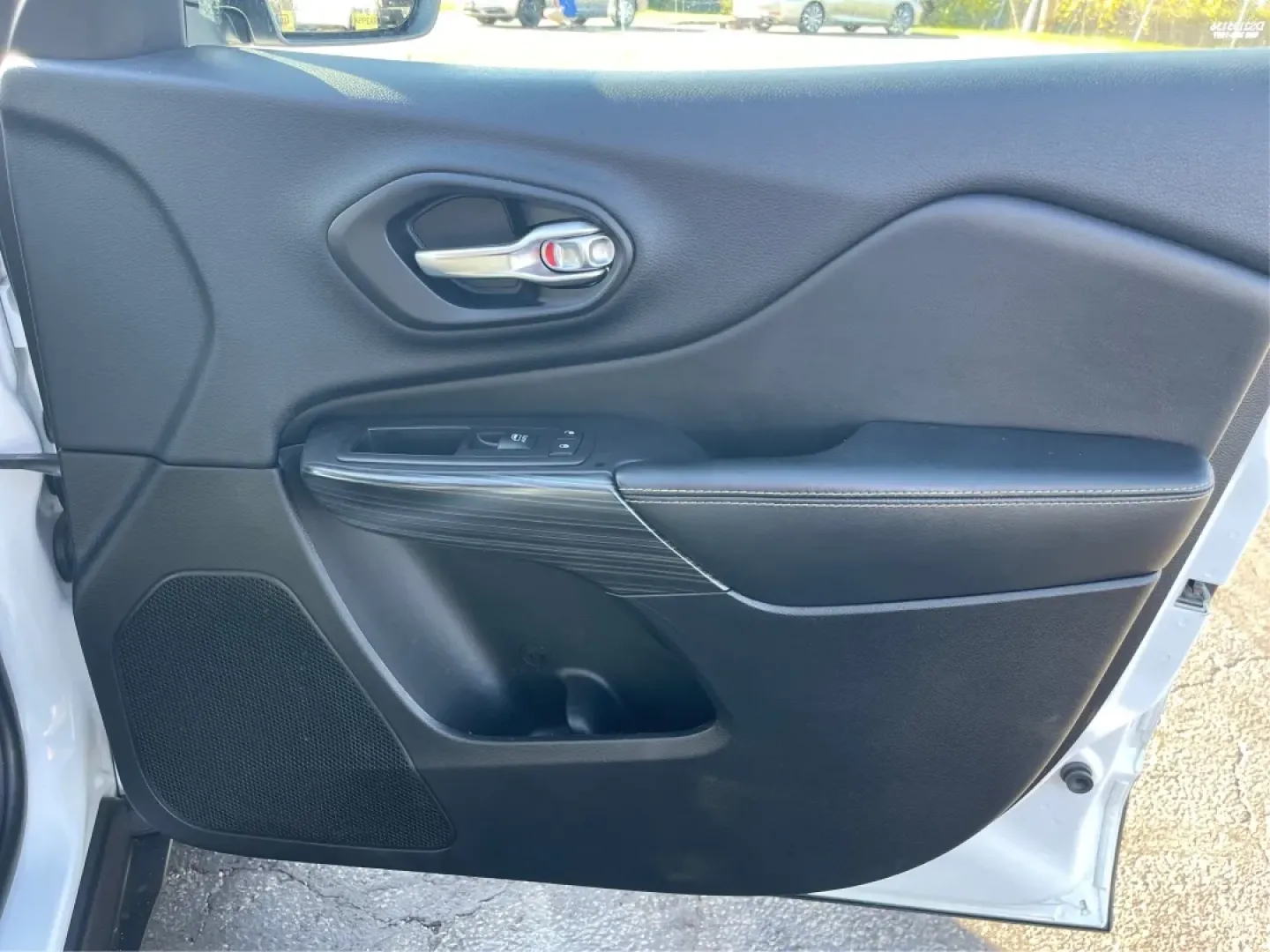 2014 Jeep Cherokee Limited (1C4PJLDB2EW) with an Other engine, located at 1230 East Main St, Xenia, OH, 45385, (937) 908-9800, 39.688026, -83.910172 - **Unleash Your Adventurous Spirit with the 2014 Jeep Cherokee Limited!**<br /> <br /> Are you ready to enhance your lifestyle with a vehicle that perfectly balances comfort, capability, and style? Look no further than the 2014 Jeep Cherokee Limited, available now at Advantage Car and Credit in Xenia - Photo#19