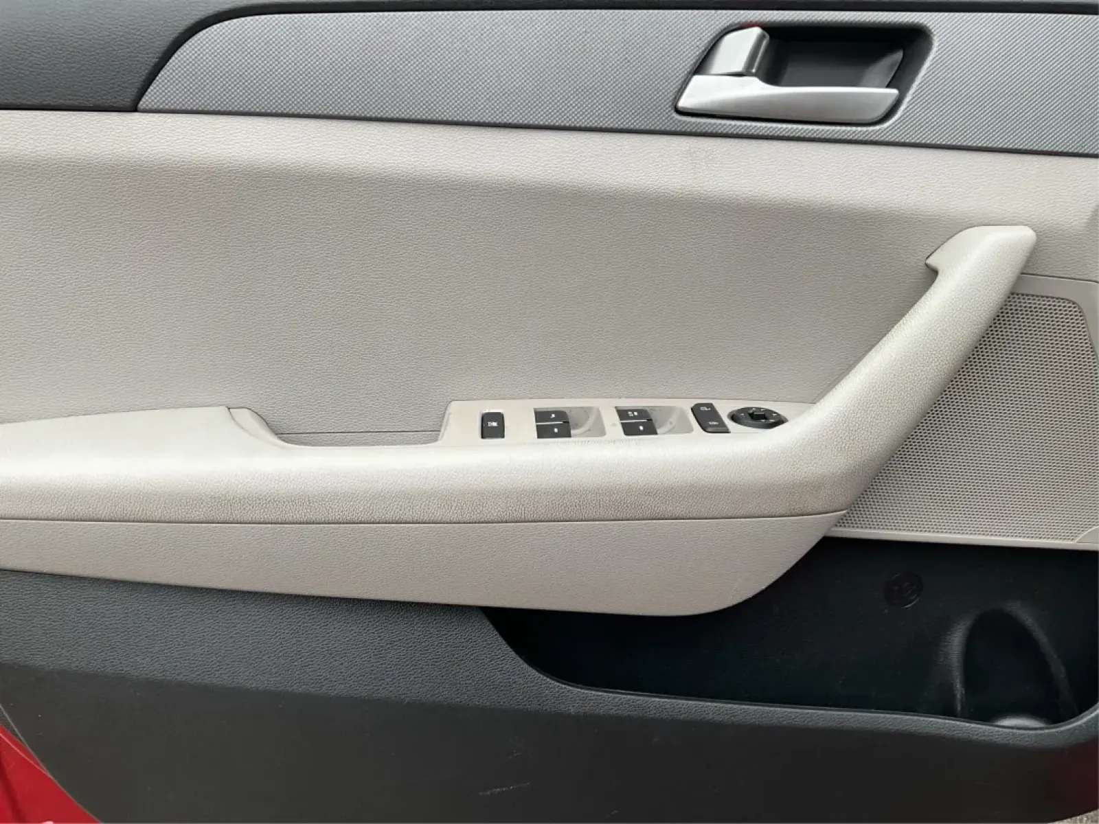 2017 Hyundai Sonata Base/SE (5NPE24AF8HH) with an Other engine, located at 1951 S Dayton Lakeview Rd., New Carlisle, OH, 45344, (937) 908-9800, 39.890999, -84.050255 - **Discover Your Next Adventure with the 2017 Hyundai Sonata at Advantage Car and Credit!**<br /> <br /> Are you in the market for a reliable sedan that effortlessly combines comfort, style, and functionality? Look no further than the 2017 Hyundai Sonata, available now at Advantage Car and Credit in - Photo#17