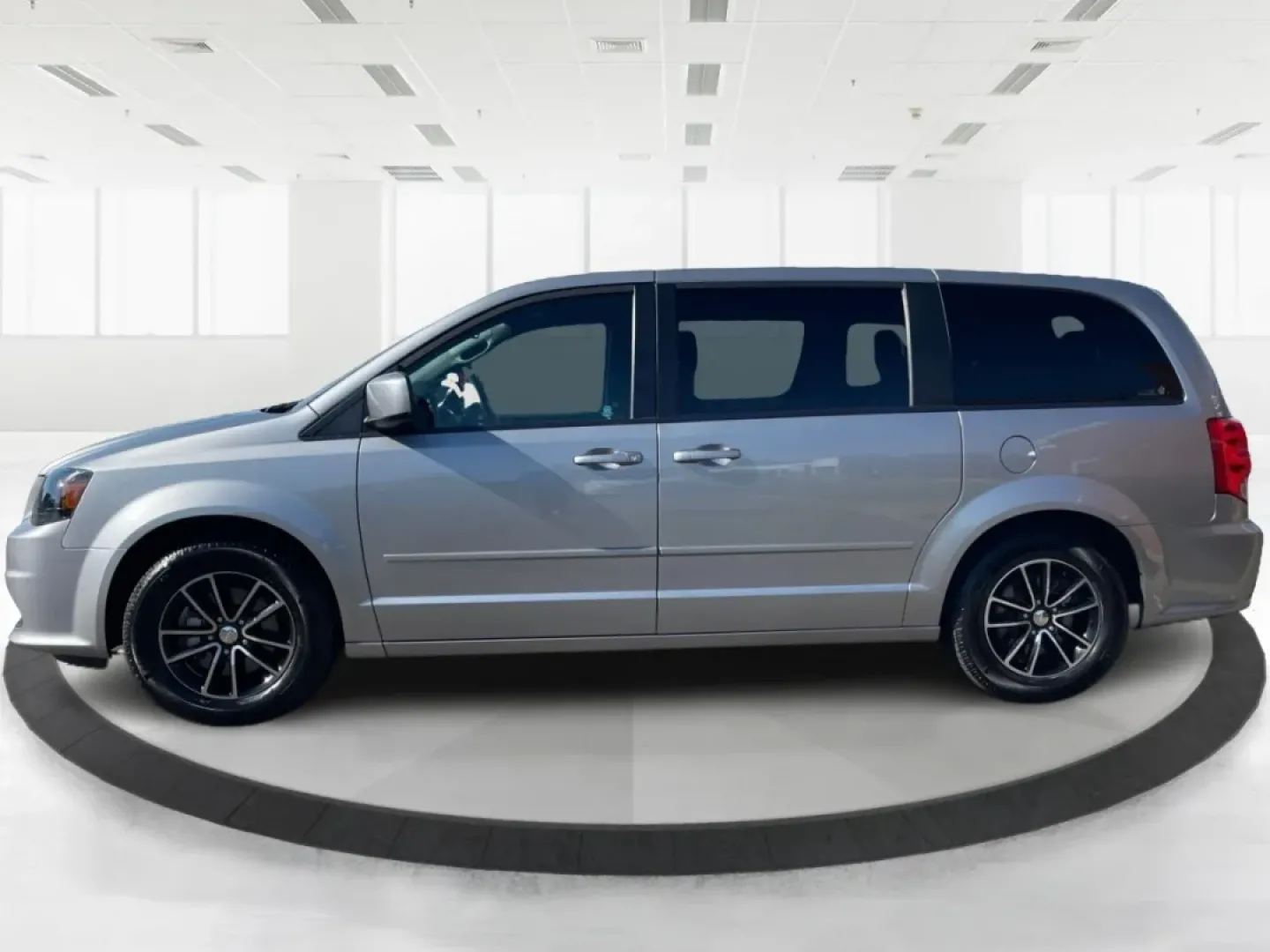 2017 Dodge Grand Caravan SE Plus (2C4RDGBGXHR) with an Pentastar 3.6L V-6 DOHC engine, located at 401 Woodman Dr, Riverside, OH, 45431, (937) 908-9800, 39.760899, -84.123421 - Are you ready to hit the road for family adventures or daily commutes? The 2017 Dodge Grand Caravan SE Plus is your ideal companion, blending comfort, versatility, and reliability in one stylish package. Perfect for growing families or anyone in need of a spacious ride, this passenger van is designe - Photo#5