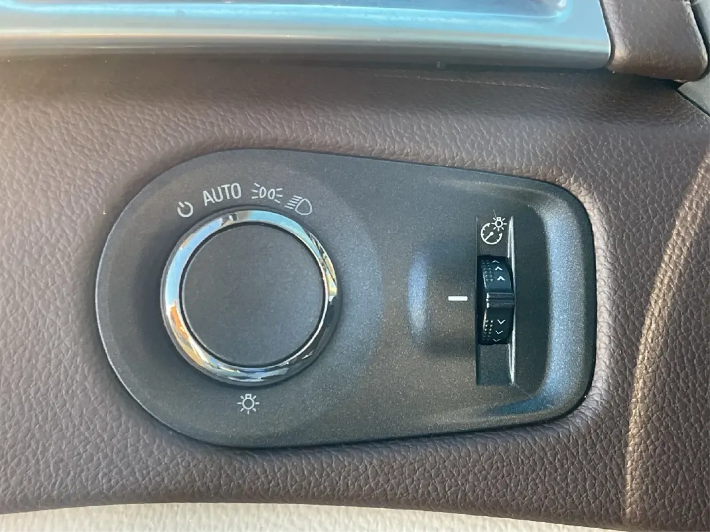 2014 Cadillac SRX Luxury Collection (3GYFNBE35ES) with an 3.6L V-6 gasoline direct injection engine, located at 401 Woodman Dr, Riverside, OH, 45431, (937) 908-9800, 39.760899, -84.123421 - **Elevate Your Everyday Adventures with the 2014 Cadillac SRX Luxury Collection!**<br /> <br /> Are you ready to redefine your driving experience? Imagine cruising through the picturesque streets of Riverside, OH, in a vehicle that seamlessly blends luxury, comfort, and practicality. The 2014 Cadill - Photo#17