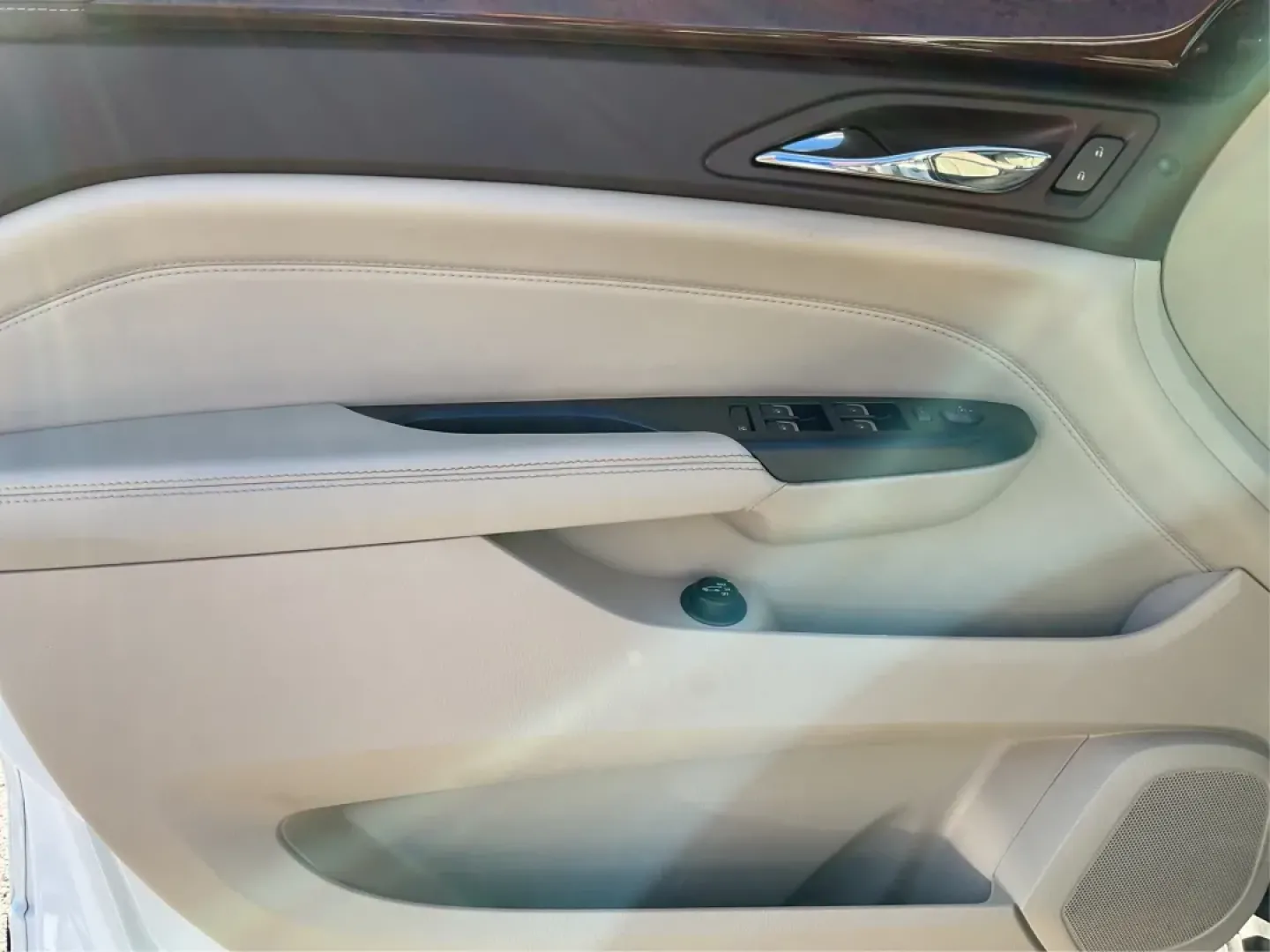 2014 Cadillac SRX Luxury Collection (3GYFNBE35ES) with an 3.6L V-6 gasoline direct injection engine, located at 401 Woodman Dr, Riverside, OH, 45431, (937) 908-9800, 39.760899, -84.123421 - **Elevate Your Everyday Adventures with the 2014 Cadillac SRX Luxury Collection!**<br /> <br /> Are you ready to redefine your driving experience? Imagine cruising through the picturesque streets of Riverside, OH, in a vehicle that seamlessly blends luxury, comfort, and practicality. The 2014 Cadill - Photo#19