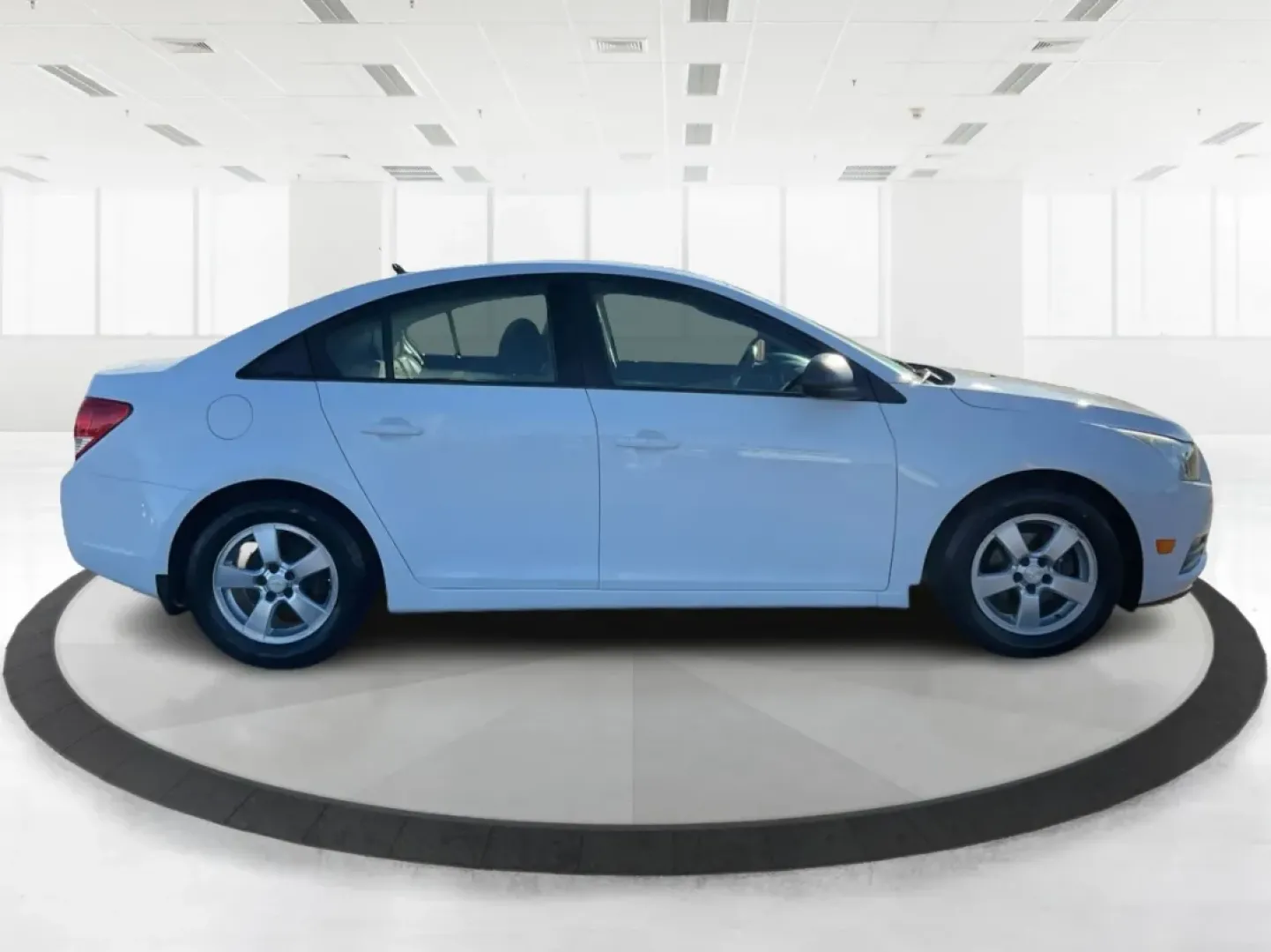 2014 Chevrolet Cruze LS Auto (1G1PA5SG7E7) with an ECOTEC 1.8L I-4 DOHC engine, located at 1230 East Main St, Xenia, OH, 45385, (937) 908-9800, 39.688026, -83.910172 - **Discover the Perfect Sedan for Your Daily Journey: 2014 Chevrolet Cruze at Advantage Car and Credit - Xenia!**<br /> <br /> Are you in search of a reliable and stylish vehicle that suits all aspects of your life? Look no further than this exceptional 2014 Chevrolet Cruze, available at Advantage Ca - Photo#1
