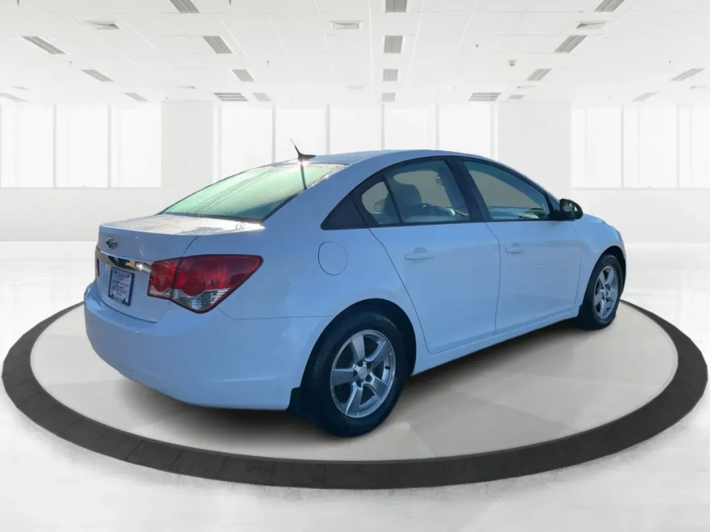 2014 Chevrolet Cruze LS Auto (1G1PA5SG7E7) with an ECOTEC 1.8L I-4 DOHC engine, located at 1230 East Main St, Xenia, OH, 45385, (937) 908-9800, 39.688026, -83.910172 - **Discover the Perfect Sedan for Your Daily Journey: 2014 Chevrolet Cruze at Advantage Car and Credit - Xenia!**<br /> <br /> Are you in search of a reliable and stylish vehicle that suits all aspects of your life? Look no further than this exceptional 2014 Chevrolet Cruze, available at Advantage Ca - Photo#2