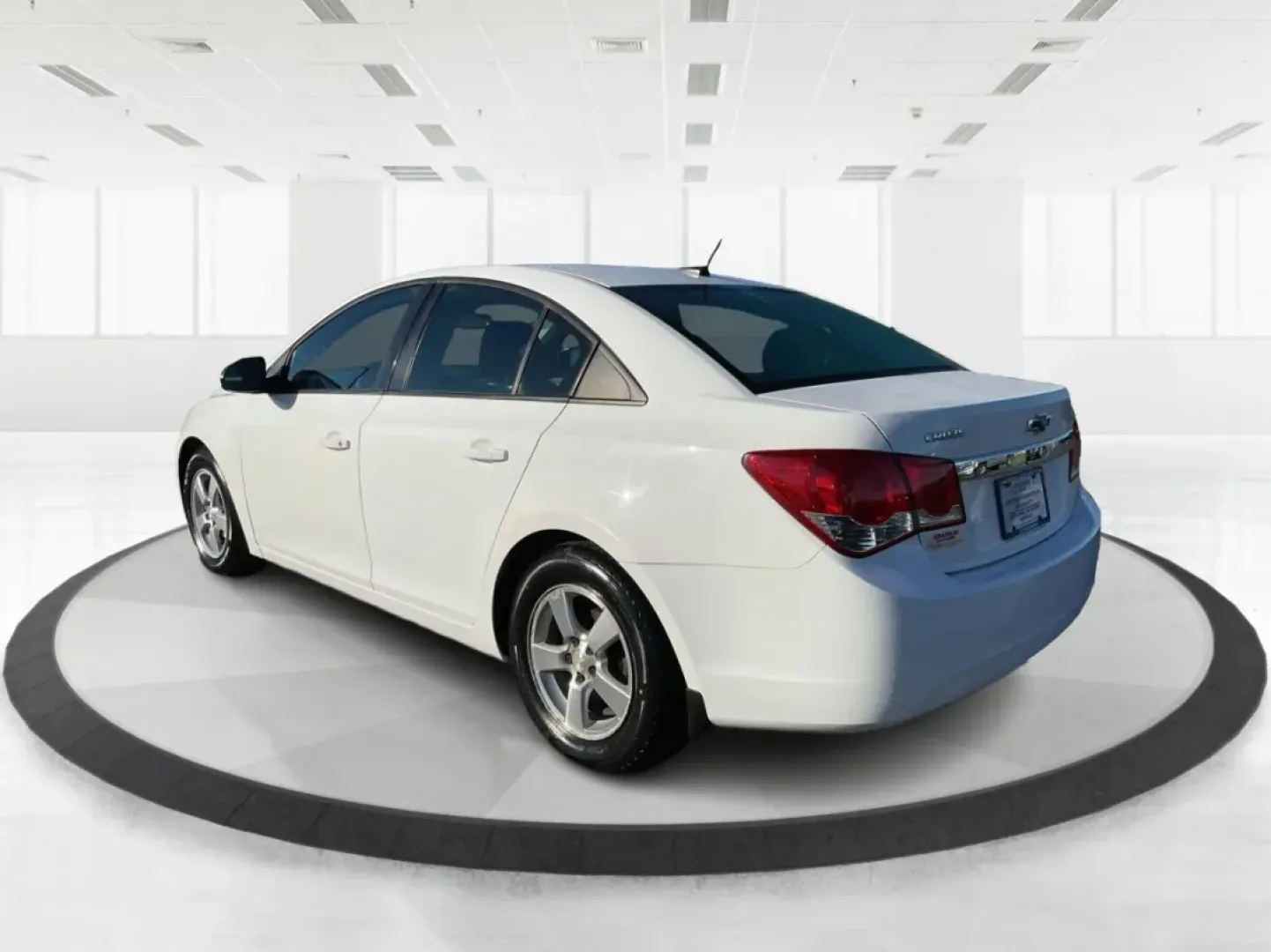 2014 Chevrolet Cruze LS Auto (1G1PA5SG7E7) with an ECOTEC 1.8L I-4 DOHC engine, located at 1230 East Main St, Xenia, OH, 45385, (937) 908-9800, 39.688026, -83.910172 - **Discover the Perfect Sedan for Your Daily Journey: 2014 Chevrolet Cruze at Advantage Car and Credit - Xenia!**<br /> <br /> Are you in search of a reliable and stylish vehicle that suits all aspects of your life? Look no further than this exceptional 2014 Chevrolet Cruze, available at Advantage Ca - Photo#4