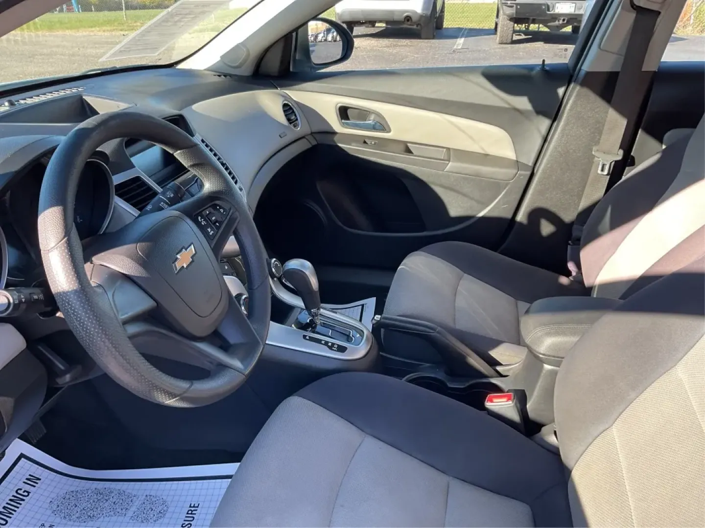 2014 Chevrolet Cruze LS Auto (1G1PA5SG7E7) with an ECOTEC 1.8L I-4 DOHC engine, located at 1230 East Main St, Xenia, OH, 45385, (937) 908-9800, 39.688026, -83.910172 - **Discover the Perfect Sedan for Your Daily Journey: 2014 Chevrolet Cruze at Advantage Car and Credit - Xenia!**<br /> <br /> Are you in search of a reliable and stylish vehicle that suits all aspects of your life? Look no further than this exceptional 2014 Chevrolet Cruze, available at Advantage Ca - Photo#9