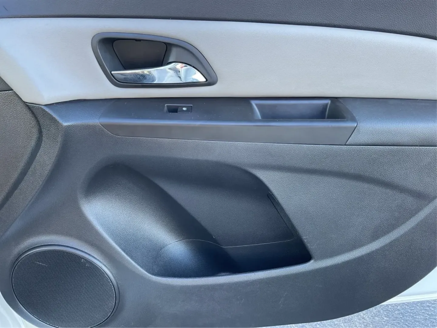 2014 Chevrolet Cruze LS Auto (1G1PA5SG7E7) with an ECOTEC 1.8L I-4 DOHC engine, located at 1230 East Main St, Xenia, OH, 45385, (937) 908-9800, 39.688026, -83.910172 - **Discover the Perfect Sedan for Your Daily Journey: 2014 Chevrolet Cruze at Advantage Car and Credit - Xenia!**<br /> <br /> Are you in search of a reliable and stylish vehicle that suits all aspects of your life? Look no further than this exceptional 2014 Chevrolet Cruze, available at Advantage Ca - Photo#19