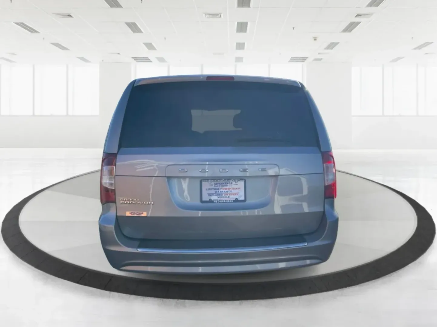 2016 Dodge Grand Caravan SE (2C4RDGBG0GR) with an Pentastar 3.6L V-6 DOHC engine, located at 1230 East Main St, Xenia, OH, 45385, (937) 908-9800, 39.688026, -83.910172 - **Experience the Freedom of Family Adventures with the 2016 Dodge Grand Caravan SE!** <br /> <br /> Are you in search of the perfect vehicle for family road trips, daily commutes, or weekend adventures? Look no further than the 2016 Dodge Grand Caravan SE, available at Advantage Car and Credit in X - Photo#3