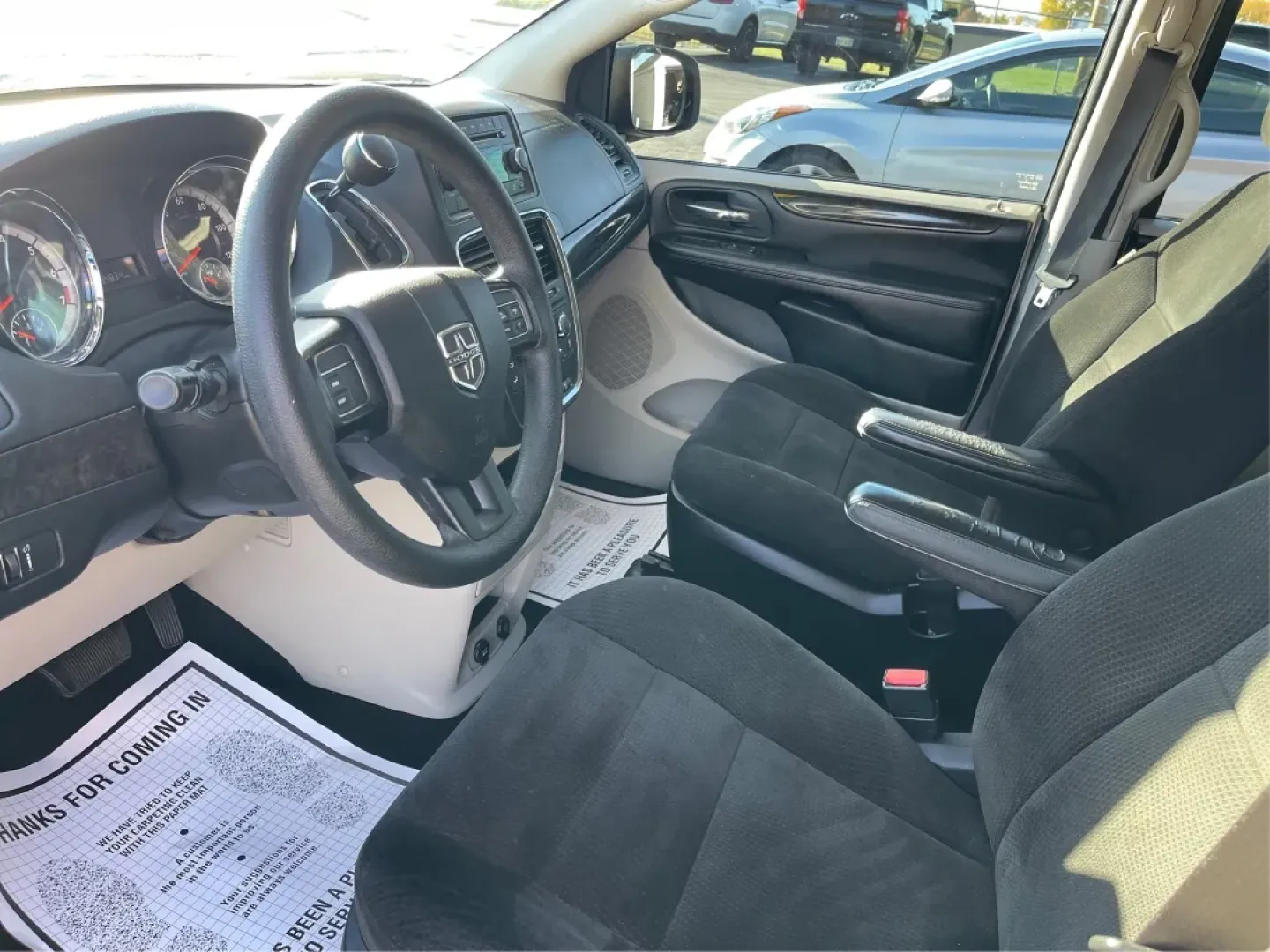 2016 Dodge Grand Caravan SE (2C4RDGBG0GR) with an Pentastar 3.6L V-6 DOHC engine, located at 1230 East Main St, Xenia, OH, 45385, (937) 908-9800, 39.688026, -83.910172 - **Experience the Freedom of Family Adventures with the 2016 Dodge Grand Caravan SE!** <br /> <br /> Are you in search of the perfect vehicle for family road trips, daily commutes, or weekend adventures? Look no further than the 2016 Dodge Grand Caravan SE, available at Advantage Car and Credit in X - Photo#9