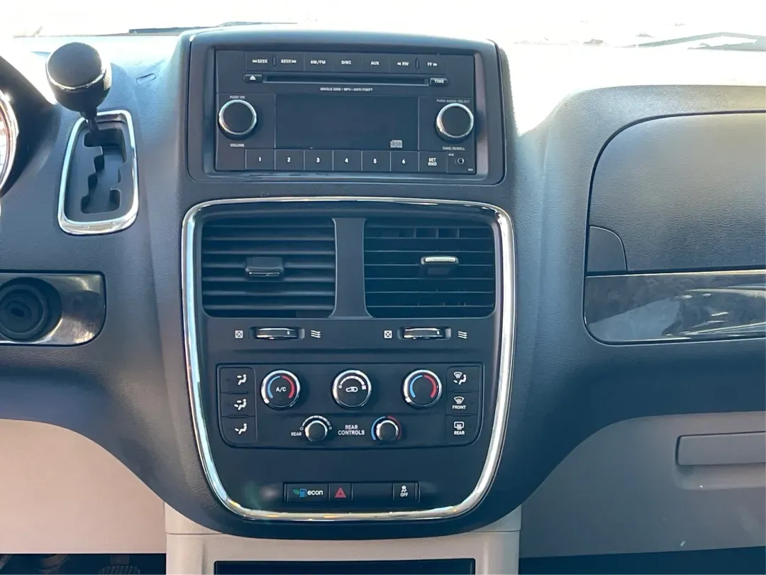 2016 Dodge Grand Caravan SE (2C4RDGBG0GR) with an Pentastar 3.6L V-6 DOHC engine, located at 1230 East Main St, Xenia, OH, 45385, (937) 908-9800, 39.688026, -83.910172 - **Experience the Freedom of Family Adventures with the 2016 Dodge Grand Caravan SE!** <br /> <br /> Are you in search of the perfect vehicle for family road trips, daily commutes, or weekend adventures? Look no further than the 2016 Dodge Grand Caravan SE, available at Advantage Car and Credit in X - Photo#13