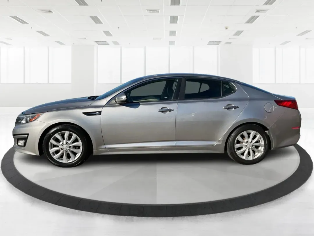 2015 Kia Optima EX (5XXGN4A74FG) with an Theta II 2.4L I-4 gasoline direct injection engine, located at 1230 East Main St, Xenia, OH, 45385, (937) 908-9800, 39.688026, -83.910172 - Experience the perfect blend of style, comfort, and reliability with this 2015 Kia Optima EX at Advantage Car and Credit in Xenia, OH. Whether you're embarking on daily commutes, family road trips, or simply looking for a trusty companion for your adventures, this vehicle is designed to meet your di - Photo#5