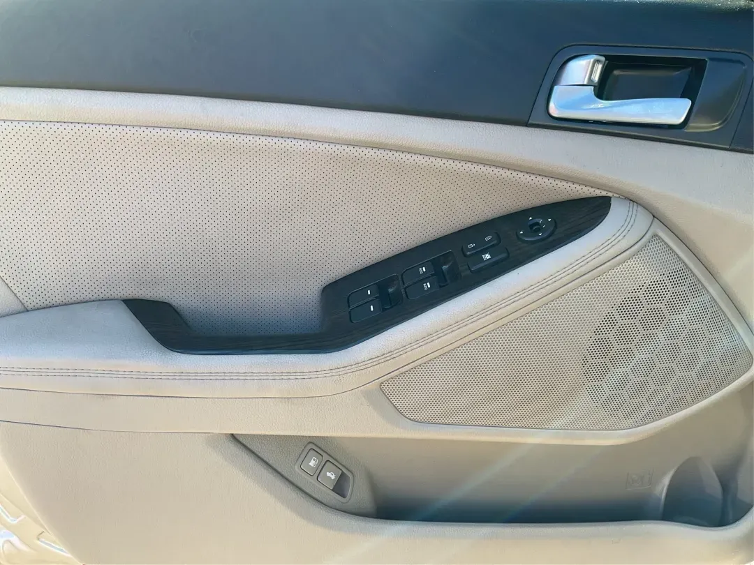 2015 Kia Optima EX (5XXGN4A74FG) with an Theta II 2.4L I-4 gasoline direct injection engine, located at 1230 East Main St, Xenia, OH, 45385, (937) 908-9800, 39.688026, -83.910172 - Experience the perfect blend of style, comfort, and reliability with this 2015 Kia Optima EX at Advantage Car and Credit in Xenia, OH. Whether you're embarking on daily commutes, family road trips, or simply looking for a trusty companion for your adventures, this vehicle is designed to meet your di - Photo#18