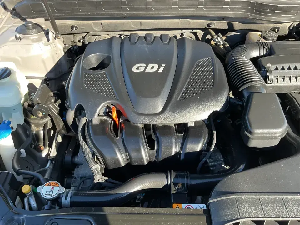 2015 Kia Optima EX (5XXGN4A74FG) with an Theta II 2.4L I-4 gasoline direct injection engine, 6-Speed Automatic transmission, located at 4508 South Dixie Dr, Moraine, OH, 45439, (937) 908-9800, 39.689976, -84.218452 - Experience the perfect blend of style, comfort, and reliability with this 2015 Kia Optima EX at Advantage Car and Credit in Xenia, OH. Whether you're embarking on daily commutes, family road trips, or simply looking for a trusty companion for your adventures, this vehicle is designed to meet your di - Photo#11