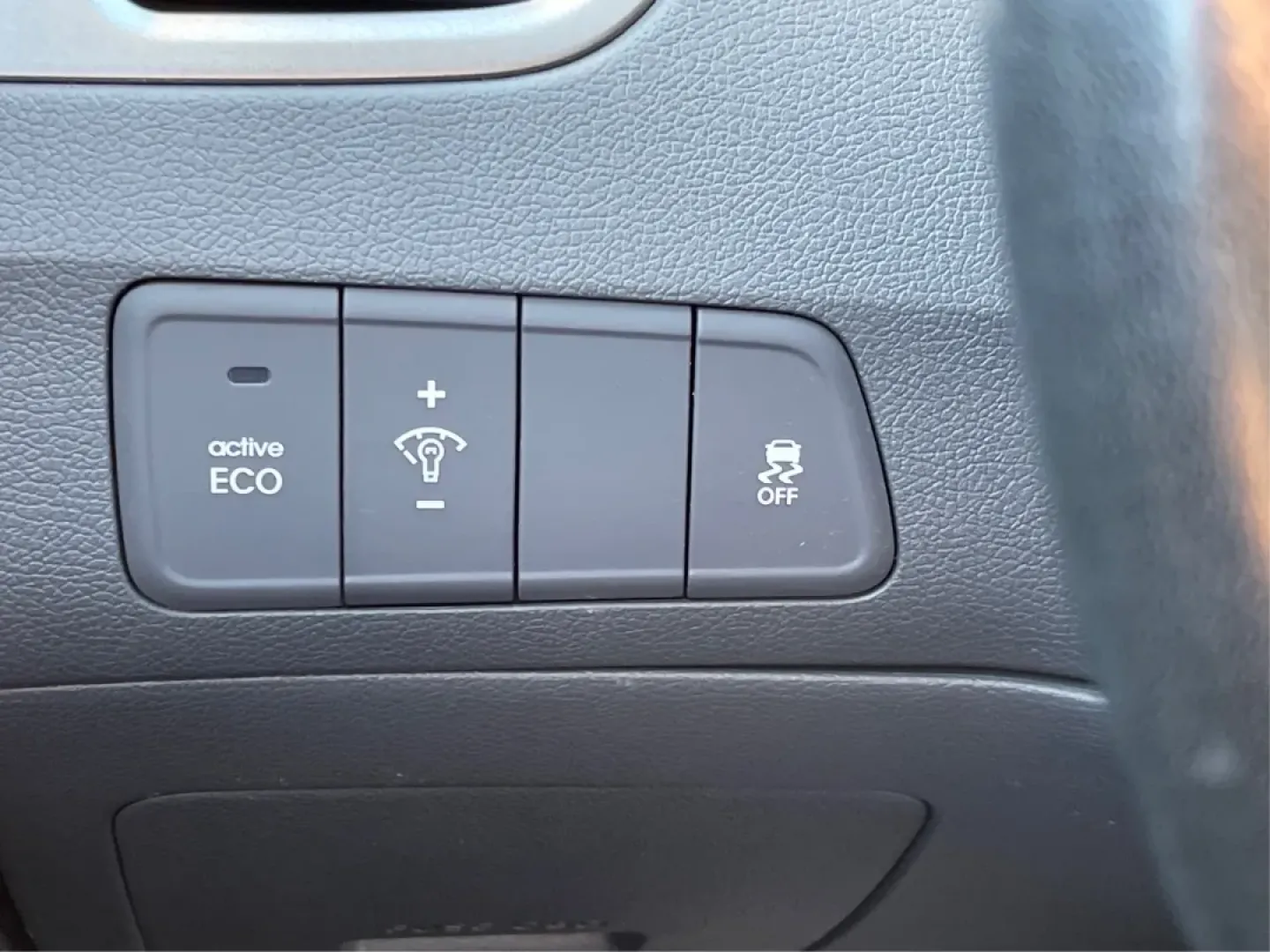 2013 Hyundai Elantra Limited (5NPDH4AE8DH) with an 1.8L I-4 DOHC engine, located at 8750 N County Rd 25A, Piqua, OH, 45356, (937) 908-9800, 40.164391, -84.232513 - Elevate your daily commute and family adventures with the versatile and stylish 2013 Hyundai Elantra Limited, available now at Advantage Car and Credit - Troy. This exceptional sedan is designed for those who appreciate a blend of comfort, efficiency, and advanced technology, making it an ideal choi - Photo#17