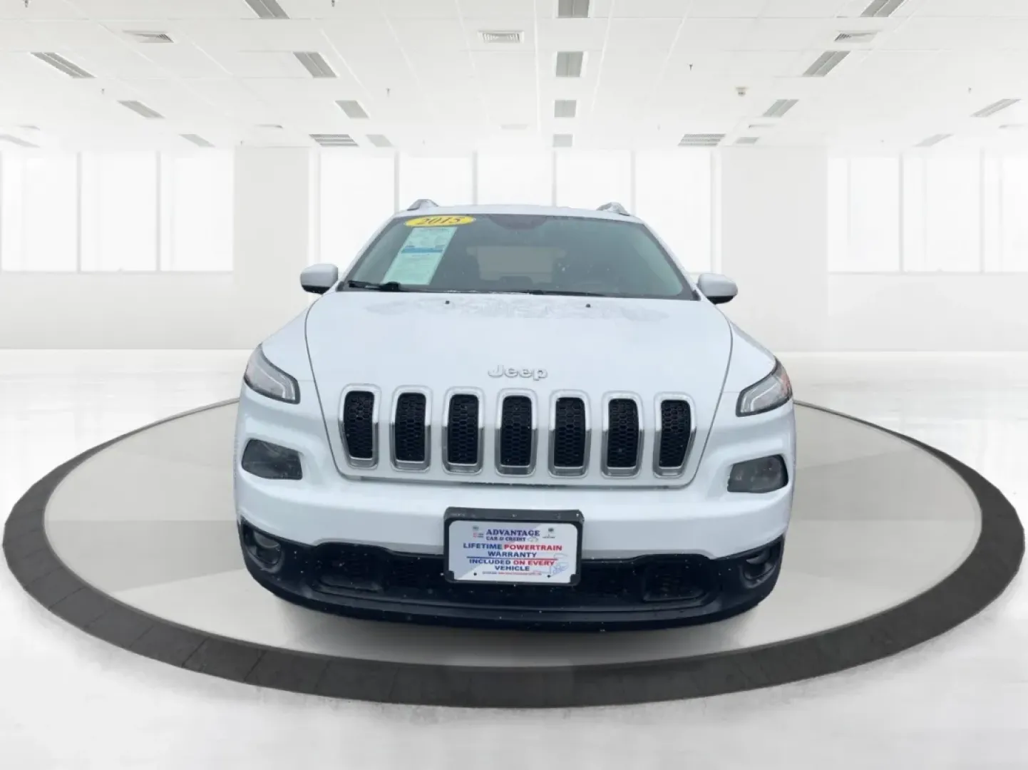 2015 Jeep Cherokee Latitude (1C4PJMCB7FW) with an Other engine, located at 4508 South Dixie Dr, Moraine, OH, 45439, (937) 908-9800, 39.689976, -84.218452 - **Adventure Awaits with the 2015 Jeep Cherokee Latitude - Perfect for Your Next Journey!**<br /> <br /> If you're searching for a versatile, reliable vehicle that seamlessly fits into your busy lifestyle, look no further than this stunning 2015 Jeep Cherokee Latitude, now available at Advantage Car - Photo#7