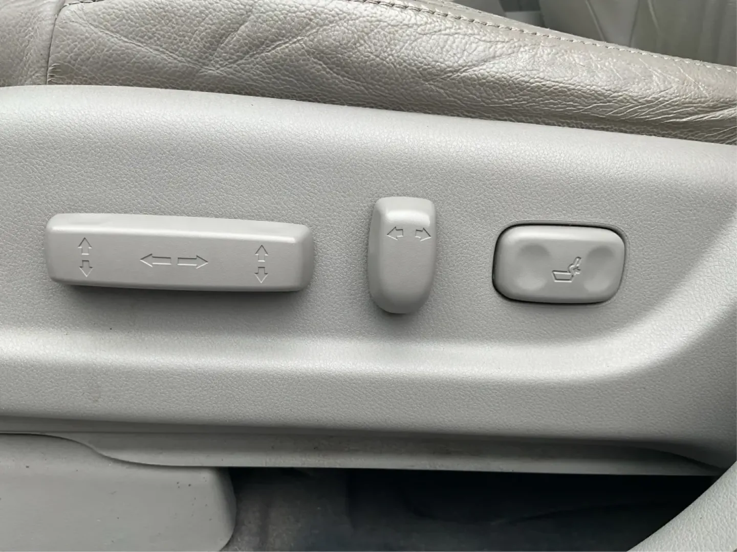 2012 Honda CR-V EX-L 4WD 5-Speed AT (2HKRM3H75CH) with an Other engine, located at 1099 N County Rd 25A , Troy, OH, 45373, (937) 908-9800, 40.057079, -84.212883 - Are you ready to elevate your adventures and daily commutes with a reliable vehicle? The 2012 Honda CR-V EX-L is perfect for individuals and families alike, offering a comfortable ride with ample space and versatile features. Whether you're navigating the bustling streets of Fairborn, OH, or heading - Photo#16