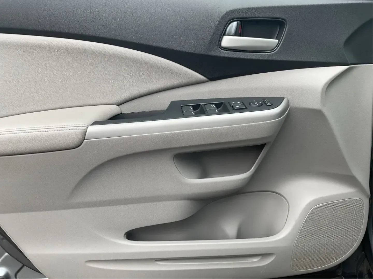 2012 Honda CR-V EX-L 4WD 5-Speed AT (2HKRM3H75CH) with an Other engine, located at 1099 N County Rd 25A , Troy, OH, 45373, (937) 908-9800, 40.057079, -84.212883 - Are you ready to elevate your adventures and daily commutes with a reliable vehicle? The 2012 Honda CR-V EX-L is perfect for individuals and families alike, offering a comfortable ride with ample space and versatile features. Whether you're navigating the bustling streets of Fairborn, OH, or heading - Photo#17