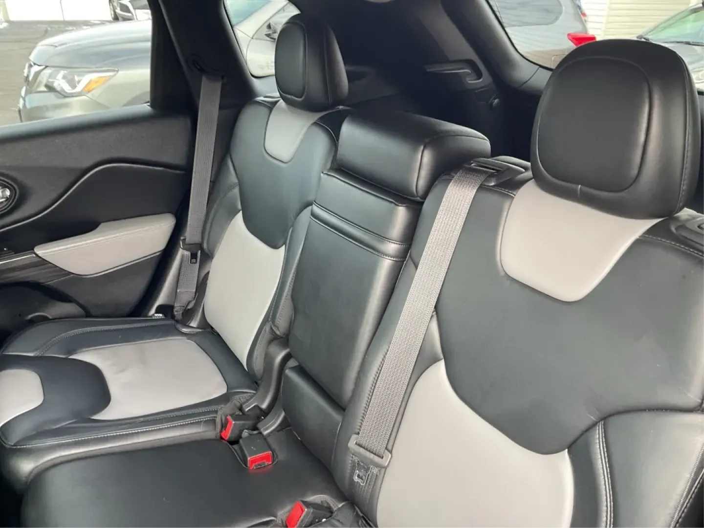 2014 Jeep Cherokee Limited 4WD (1C4PJMDBXEW) with an 2.4L L4 DOHC 16V engine, 9-Speed Automatic transmission, located at 8750 N County Rd 25A, Piqua, OH, 45356, (937) 908-9800, 40.164391, -84.232513 - **Adventure Awaits with the 2014 Jeep Cherokee Limited 4WD**<br /> <br /> Are you ready to elevate your weekend adventures or tackle your daily commute with confidence? The 2014 Jeep Cherokee Limited 4WD is the perfect blend of rugged capability and refined comfort, making it an ideal choice for any - Photo#9