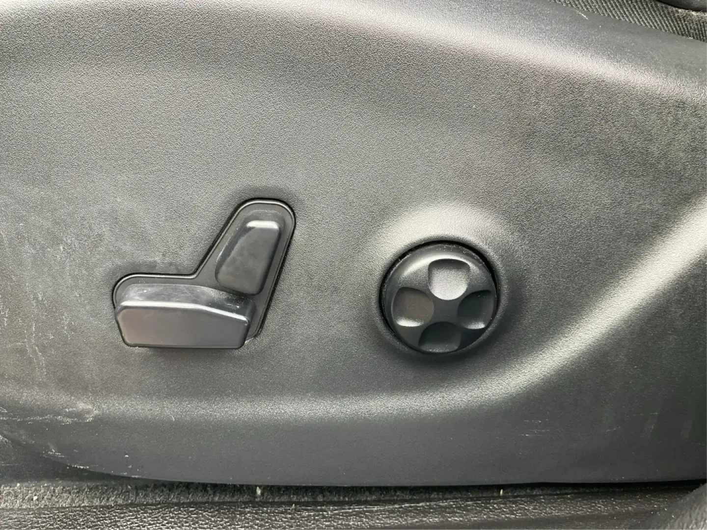 2014 Jeep Cherokee Limited 4WD (1C4PJMDBXEW) with an 2.4L L4 DOHC 16V engine, 9-Speed Automatic transmission, located at 8750 N County Rd 25A, Piqua, OH, 45356, (937) 908-9800, 40.164391, -84.232513 - **Adventure Awaits with the 2014 Jeep Cherokee Limited 4WD**<br /> <br /> Are you ready to elevate your weekend adventures or tackle your daily commute with confidence? The 2014 Jeep Cherokee Limited 4WD is the perfect blend of rugged capability and refined comfort, making it an ideal choice for any - Photo#17