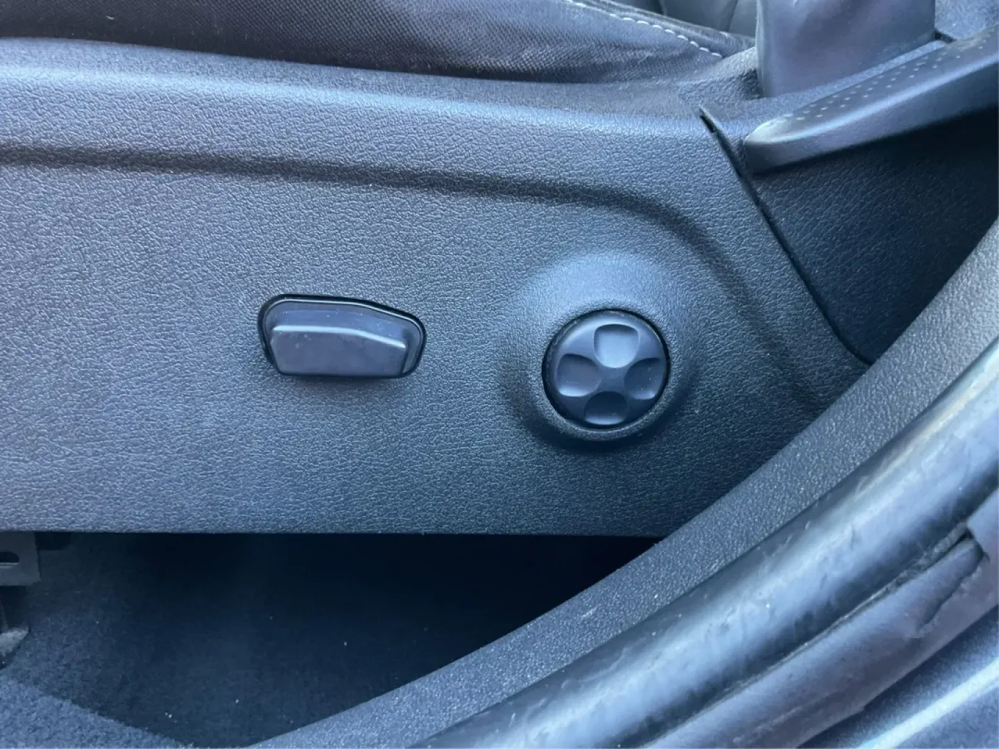 2018 Dodge Journey Crossroad AWD (3C4PDDGG8JT) with an Pentastar 3.6L V-6 DOHC engine, located at 1099 N County Rd 25A , Troy, OH, 45373, (937) 908-9800, 40.057079, -84.212883 - **Discover Your Next Adventure with the 2018 Dodge Journey Crossroad AWD at Advantage Car and Credit!**<br /> <br /> Are you ready to elevate your family's weekend getaways or conquer your daily commute with style and confidence? The 2018 Dodge Journey Crossroad AWD is the perfect vehicle for those - Photo#18