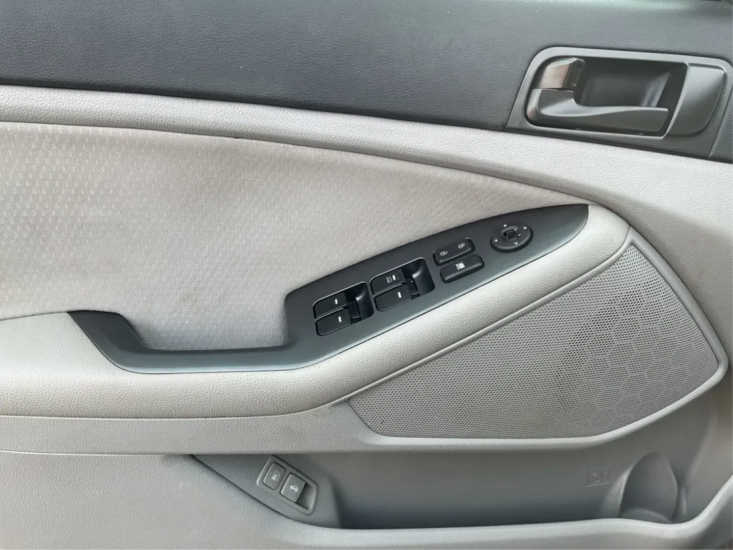 2015 Kia Optima LX (5XXGM4A77FG) with an Theta II 2.4L I-4 gasoline direct injection engine, located at 1099 N County Rd 25A , Troy, OH, 45373, (937) 908-9800, 40.057079, -84.212883 - Are you seeking a reliable and stylish vehicle that's perfect for your daily commute or weekend getaways? Look no further than this outstanding 2015 Kia Optima LX, available now at Advantage Car and Credit in Piqua, OH! This sleek sedan combines functionality and comfort, making it an ideal choice f - Photo#17