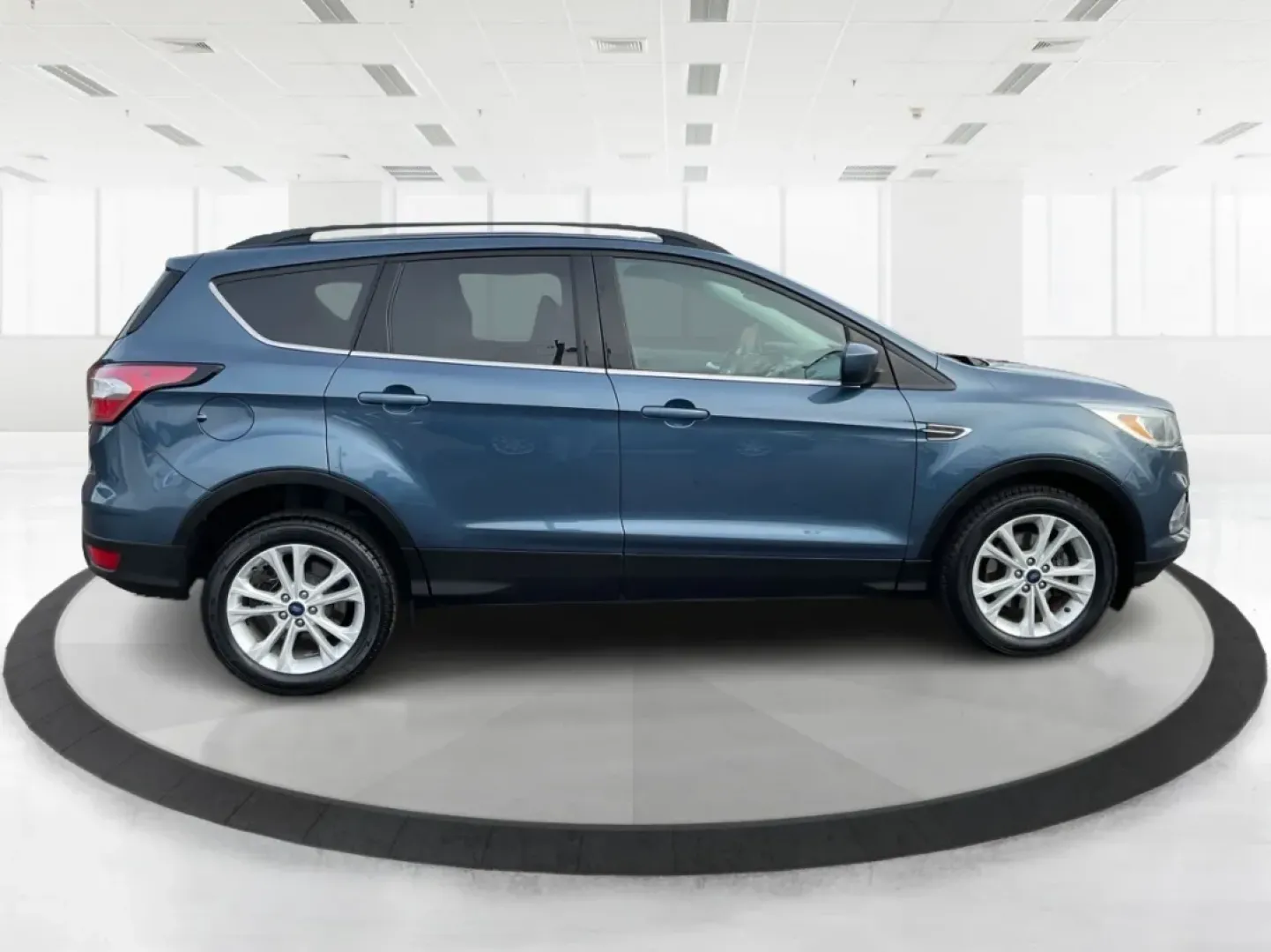 2018 Ford Escape SE (1FMCU0GD7JU) with an 1.5L L4 DOHC 16V engine, 6A transmission, located at 401 Woodman Dr, Riverside, OH, 45431, (937) 908-9800, 39.760899, -84.123421 - **Discover Your Next Adventure with the 2018 Ford Escape SE at Advantage Car and Credit - Piqua!**<br /> <br /> Are you ready to elevate your daily commute or weekend getaways? The 2018 Ford Escape SE is the perfect vehicle for those who crave both style and functionality in their daily lives. Wheth - Photo#1