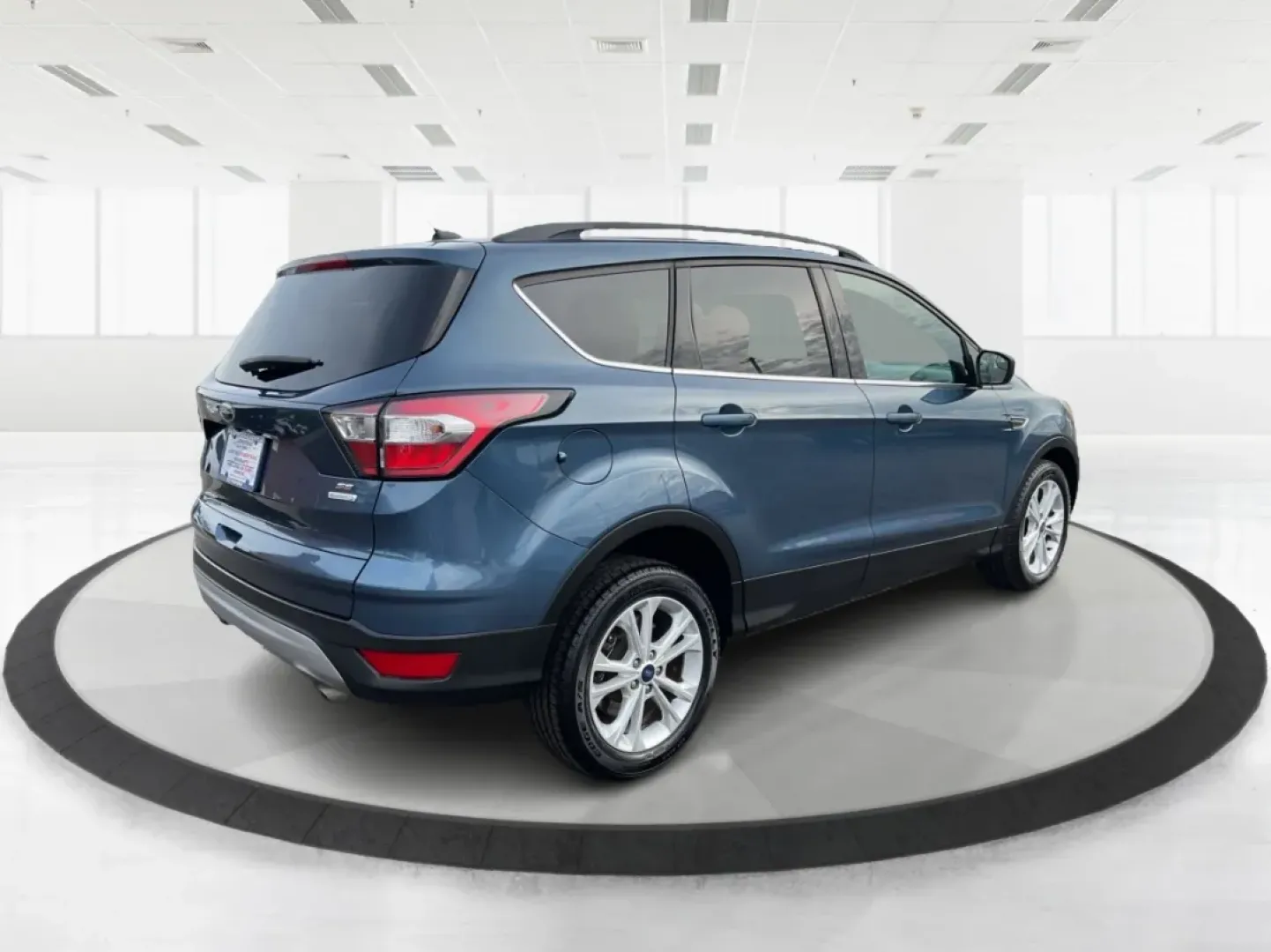 2018 Ford Escape SE (1FMCU0GD7JU) with an 1.5L L4 DOHC 16V engine, 6A transmission, located at 401 Woodman Dr, Riverside, OH, 45431, (937) 908-9800, 39.760899, -84.123421 - **Discover Your Next Adventure with the 2018 Ford Escape SE at Advantage Car and Credit - Piqua!**<br /> <br /> Are you ready to elevate your daily commute or weekend getaways? The 2018 Ford Escape SE is the perfect vehicle for those who crave both style and functionality in their daily lives. Wheth - Photo#2