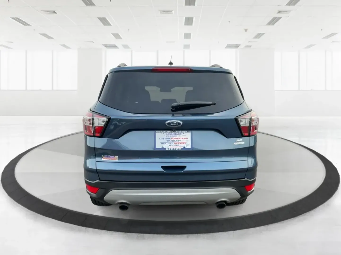 2018 Ford Escape SE (1FMCU0GD7JU) with an 1.5L L4 DOHC 16V engine, 6A transmission, located at 401 Woodman Dr, Riverside, OH, 45431, (937) 908-9800, 39.760899, -84.123421 - **Discover Your Next Adventure with the 2018 Ford Escape SE at Advantage Car and Credit - Piqua!**<br /> <br /> Are you ready to elevate your daily commute or weekend getaways? The 2018 Ford Escape SE is the perfect vehicle for those who crave both style and functionality in their daily lives. Wheth - Photo#3