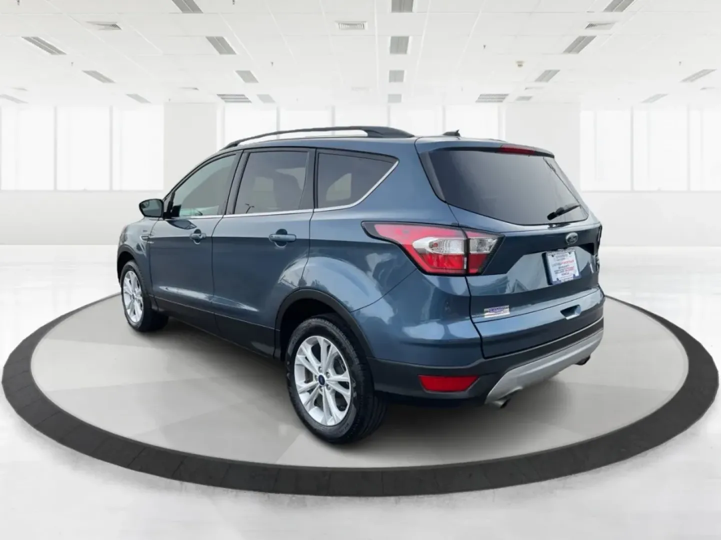 2018 Ford Escape SE (1FMCU0GD7JU) with an 1.5L L4 DOHC 16V engine, 6A transmission, located at 401 Woodman Dr, Riverside, OH, 45431, (937) 908-9800, 39.760899, -84.123421 - **Discover Your Next Adventure with the 2018 Ford Escape SE at Advantage Car and Credit - Piqua!**<br /> <br /> Are you ready to elevate your daily commute or weekend getaways? The 2018 Ford Escape SE is the perfect vehicle for those who crave both style and functionality in their daily lives. Wheth - Photo#4