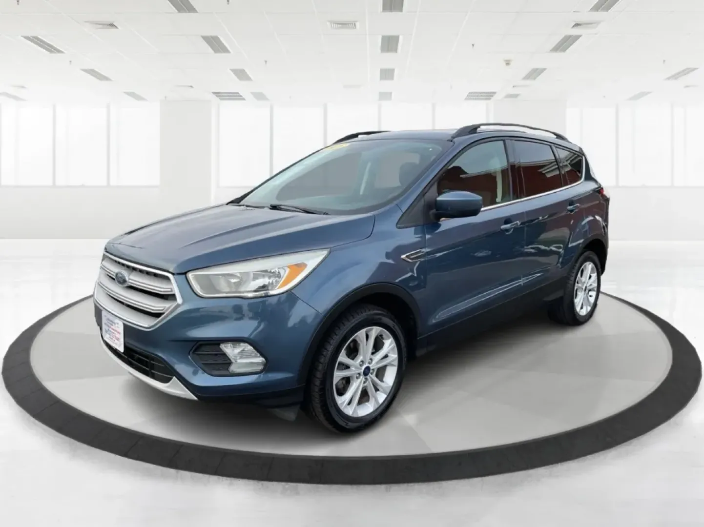 2018 Ford Escape SE (1FMCU0GD7JU) with an 1.5L L4 DOHC 16V engine, 6A transmission, located at 401 Woodman Dr, Riverside, OH, 45431, (937) 908-9800, 39.760899, -84.123421 - **Discover Your Next Adventure with the 2018 Ford Escape SE at Advantage Car and Credit - Piqua!**<br /> <br /> Are you ready to elevate your daily commute or weekend getaways? The 2018 Ford Escape SE is the perfect vehicle for those who crave both style and functionality in their daily lives. Wheth - Photo#8