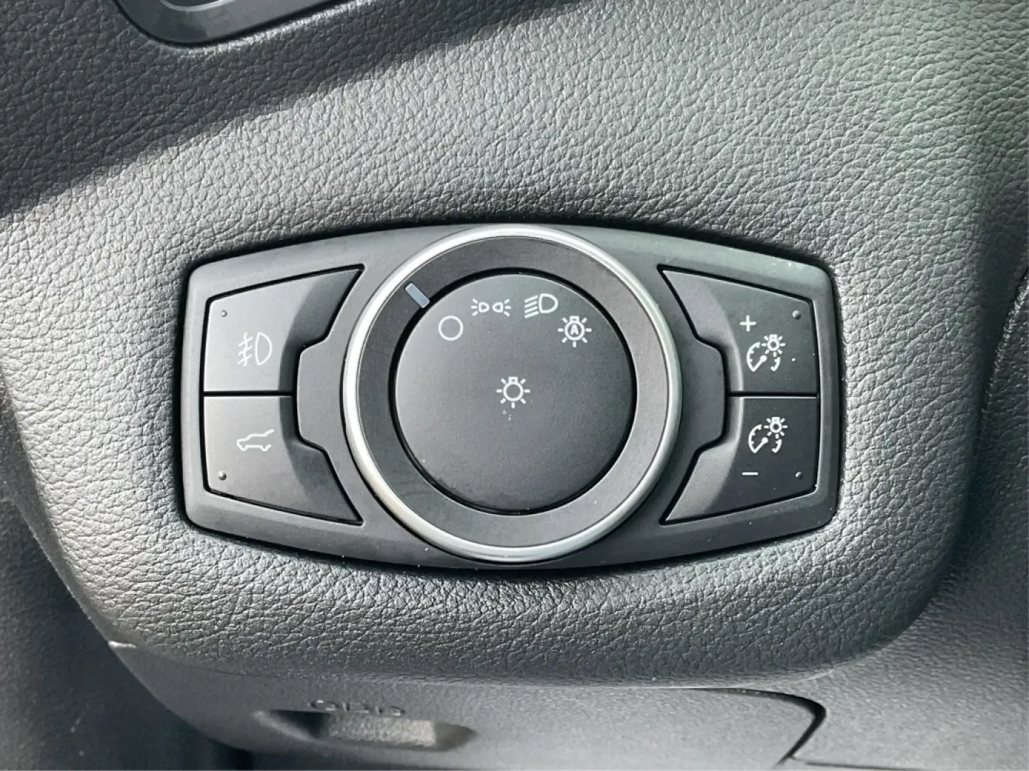 2018 Ford Escape SE (1FMCU0GD7JU) with an 1.5L L4 DOHC 16V engine, 6A transmission, located at 401 Woodman Dr, Riverside, OH, 45431, (937) 908-9800, 39.760899, -84.123421 - **Discover Your Next Adventure with the 2018 Ford Escape SE at Advantage Car and Credit - Piqua!**<br /> <br /> Are you ready to elevate your daily commute or weekend getaways? The 2018 Ford Escape SE is the perfect vehicle for those who crave both style and functionality in their daily lives. Wheth - Photo#17