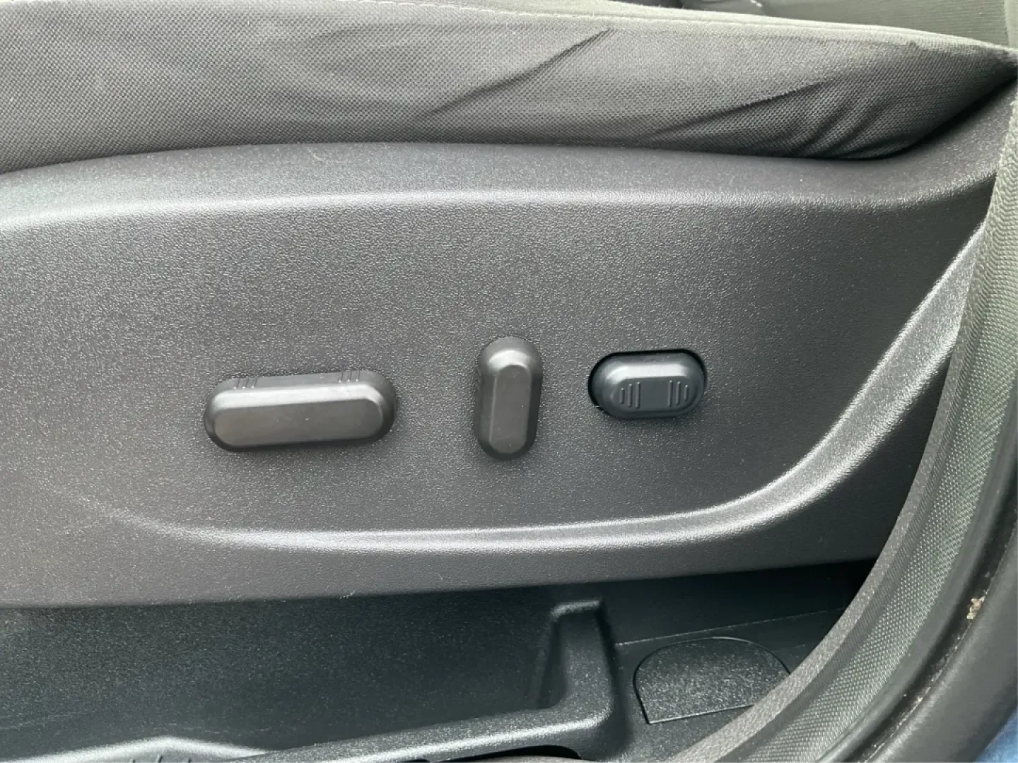 2018 Ford Escape SE (1FMCU0GD7JU) with an 1.5L L4 DOHC 16V engine, 6A transmission, located at 401 Woodman Dr, Riverside, OH, 45431, (937) 908-9800, 39.760899, -84.123421 - **Discover Your Next Adventure with the 2018 Ford Escape SE at Advantage Car and Credit - Piqua!**<br /> <br /> Are you ready to elevate your daily commute or weekend getaways? The 2018 Ford Escape SE is the perfect vehicle for those who crave both style and functionality in their daily lives. Wheth - Photo#18